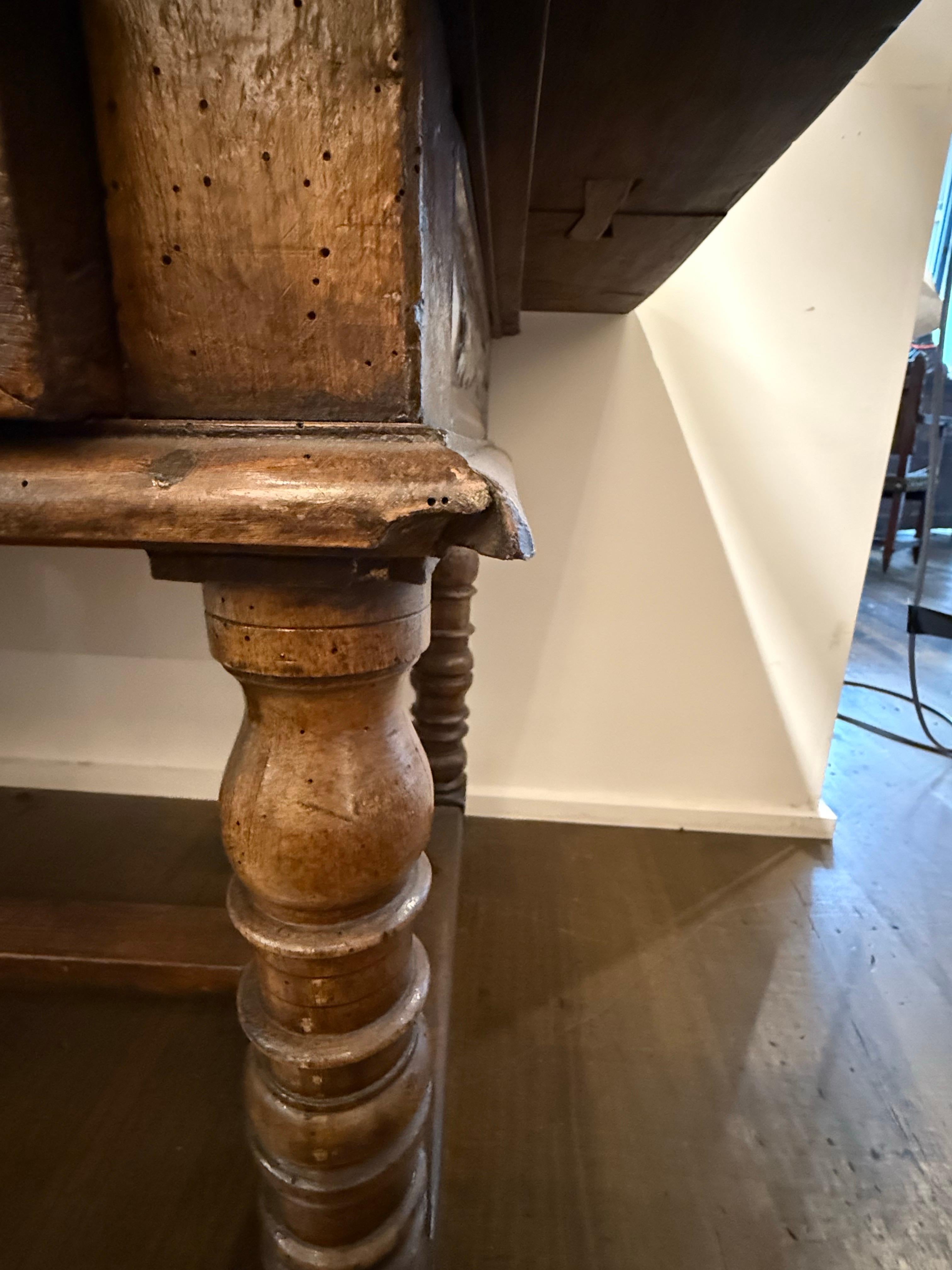 XVIIIe siècle et antérieur A Spanish Baroque Style Walnut Side Table, 18th Century en vente