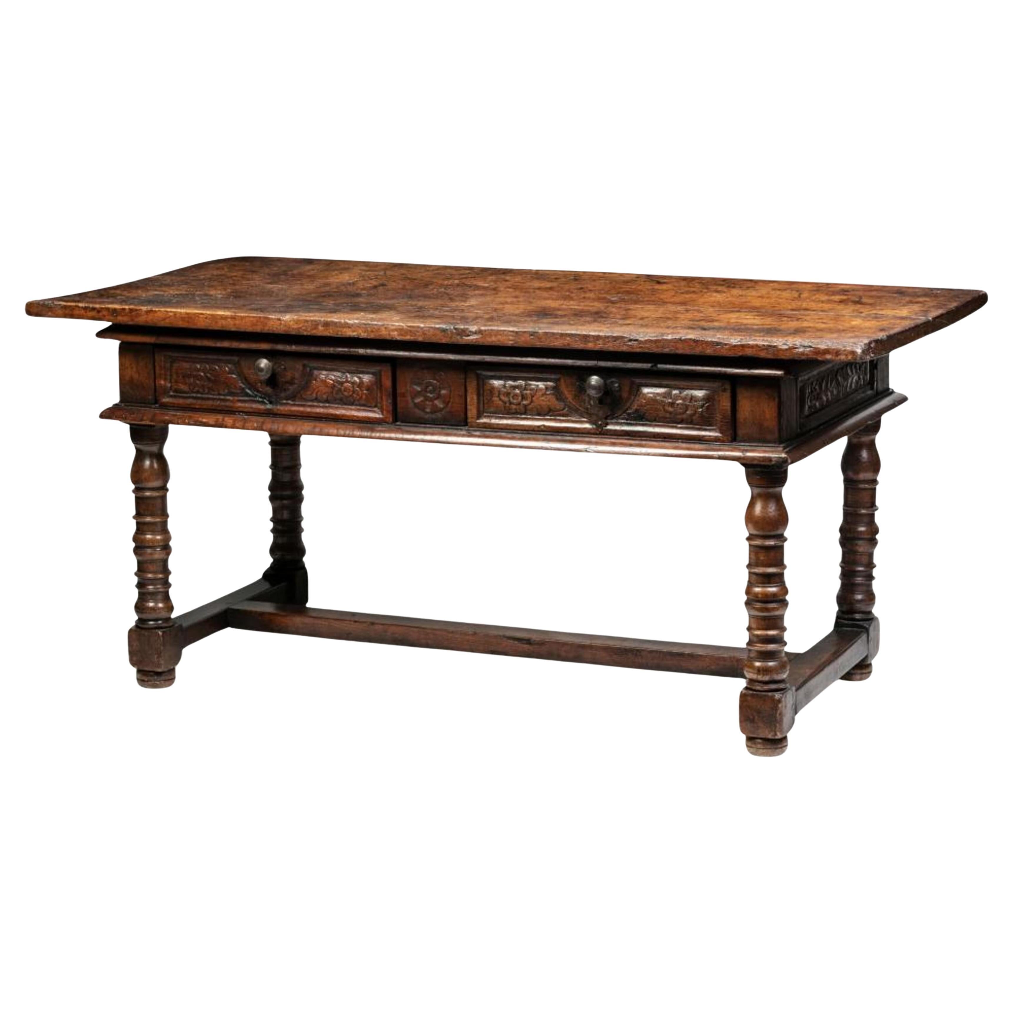 A Spanish Baroque Style Walnut Side Table, 18th Century en vente