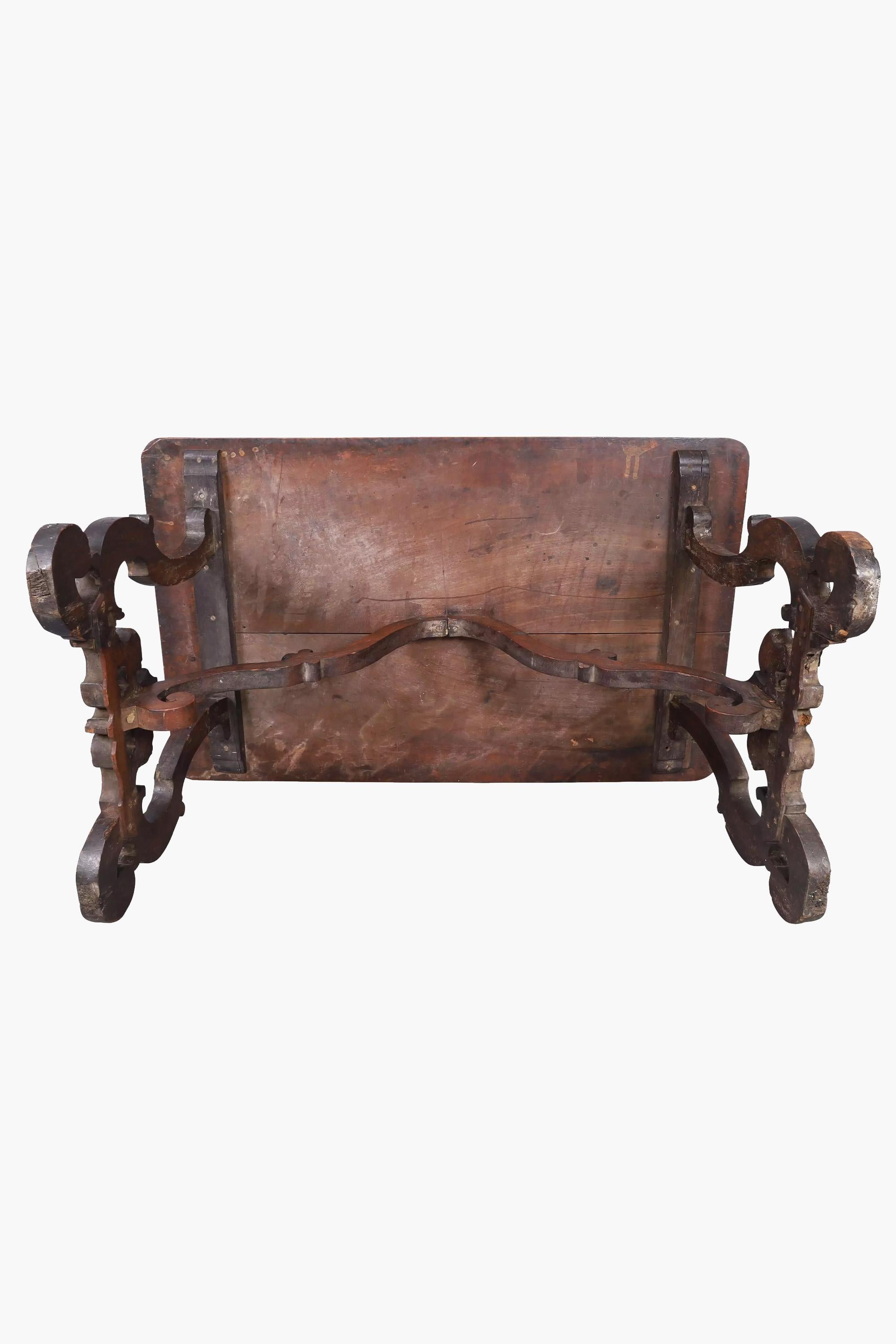 Baroque Table de centre en noyer de style baroque espagnol, XVIIIe siècle en vente
