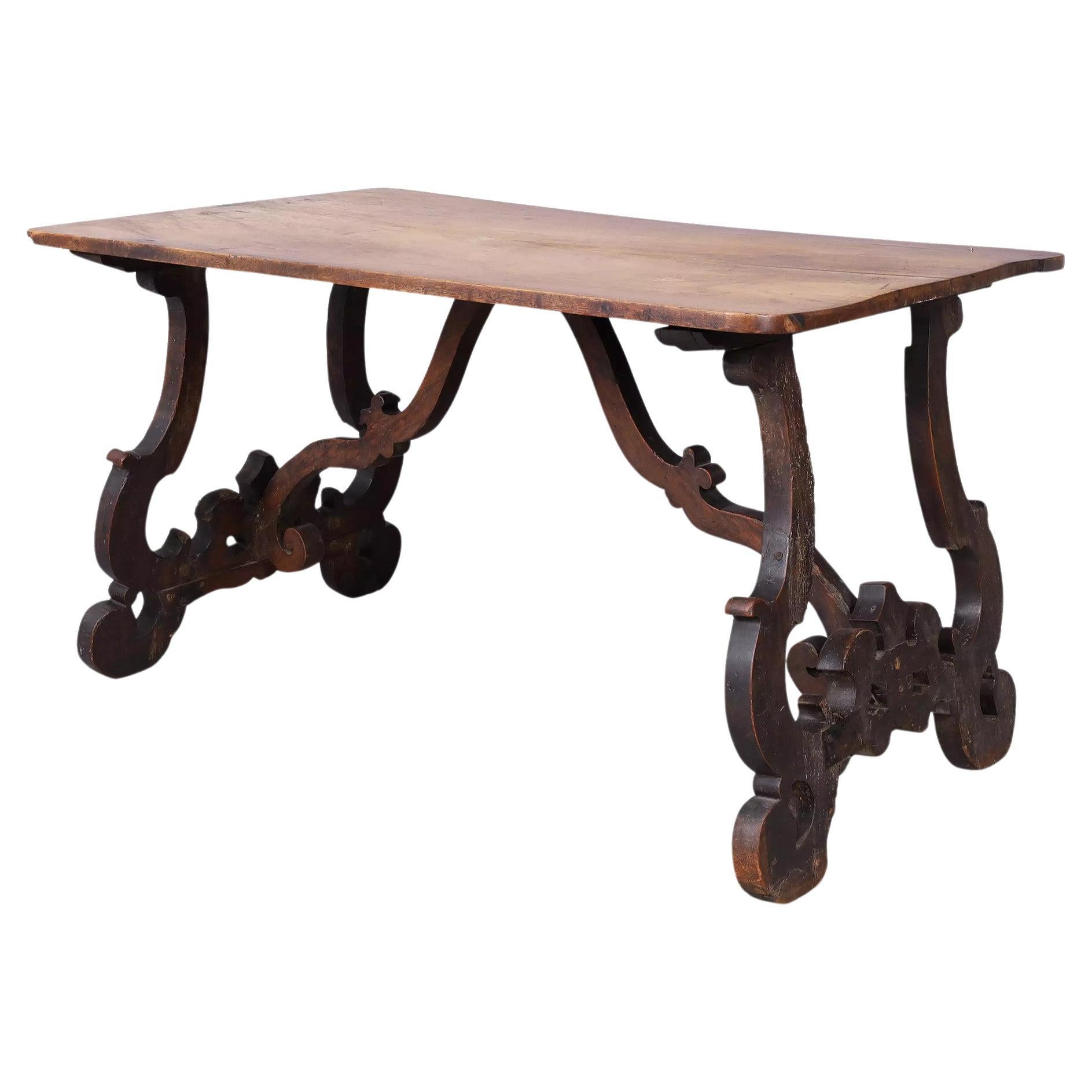 Mesa de centro barroca española de nogal, S. XVIII