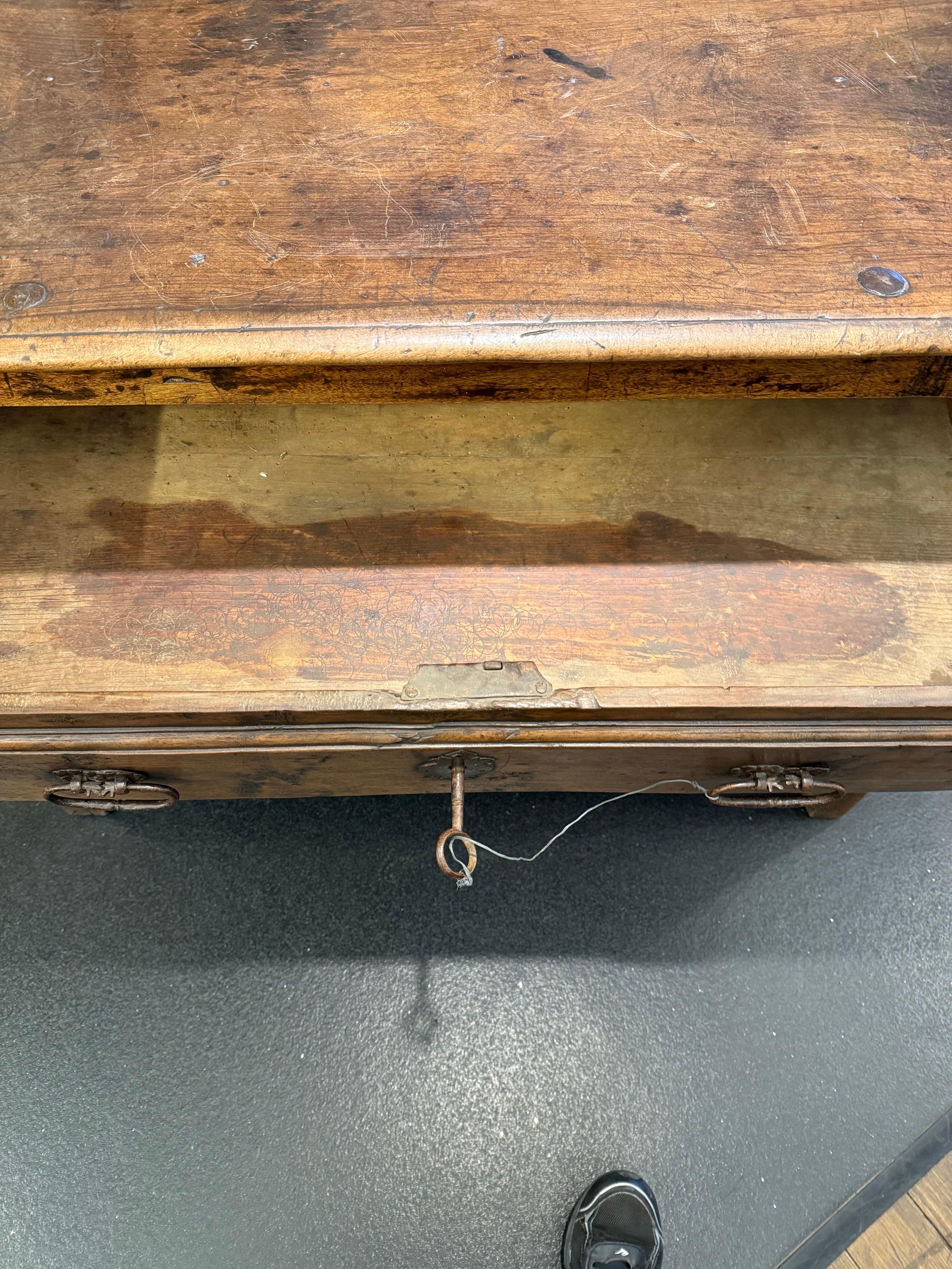 A Spanish Carlos II Walnut Chest of Drawers, 17th Century For Sale 5