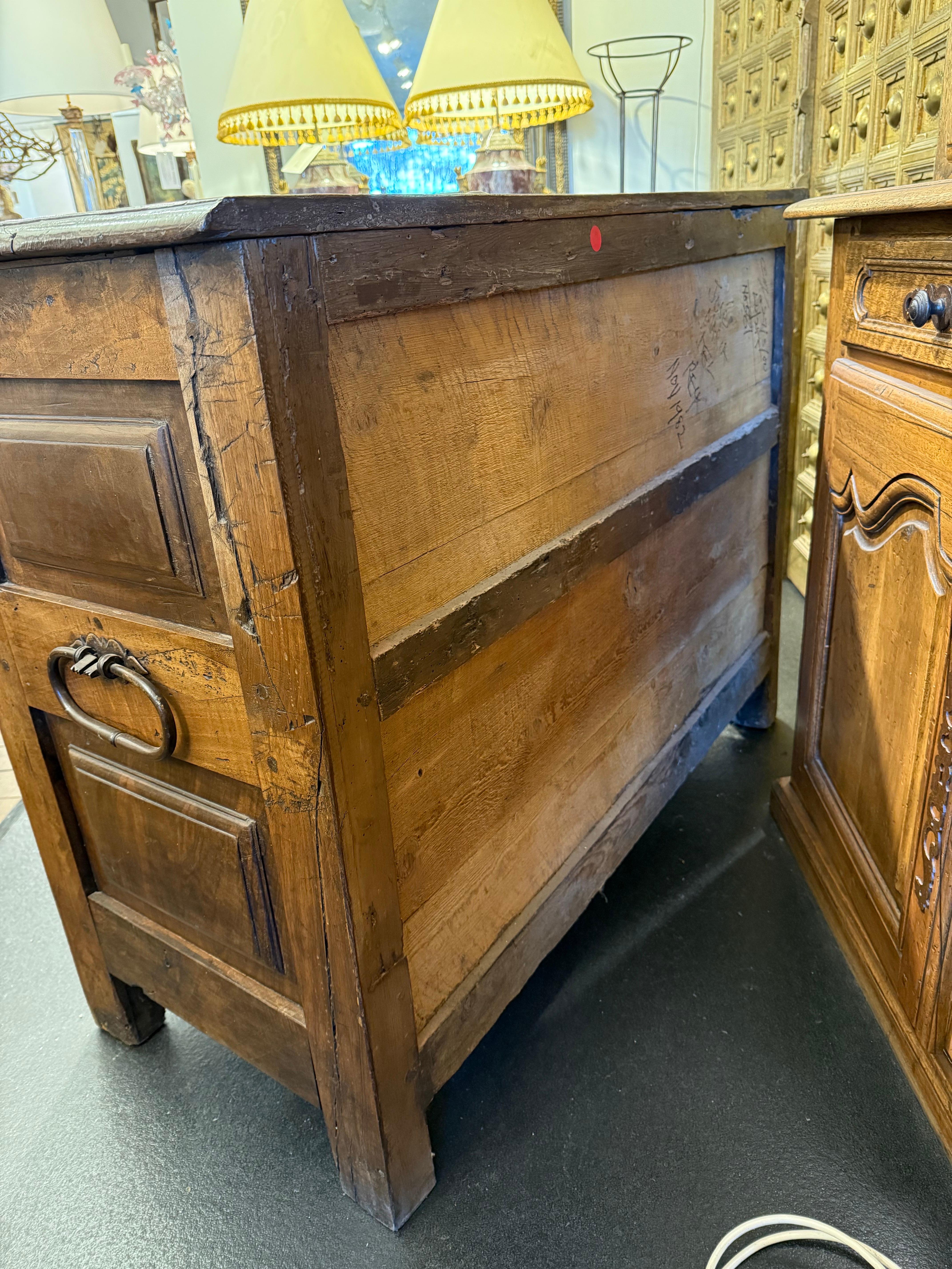A Spanish Carlos II Walnut Chest of Drawers, 17th Century For Sale 6