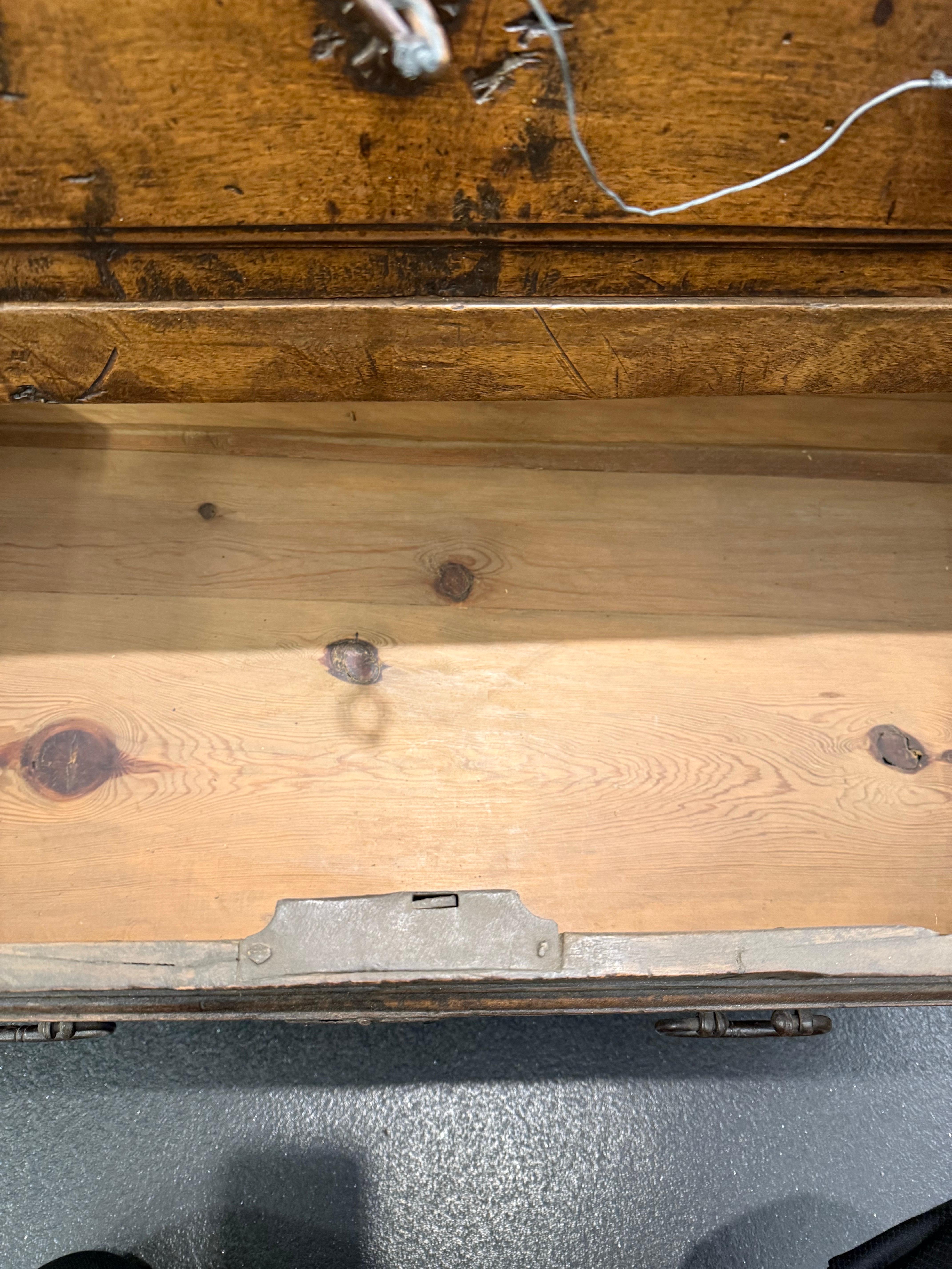 A Spanish Carlos II Walnut Chest of Drawers, 17th Century For Sale 1