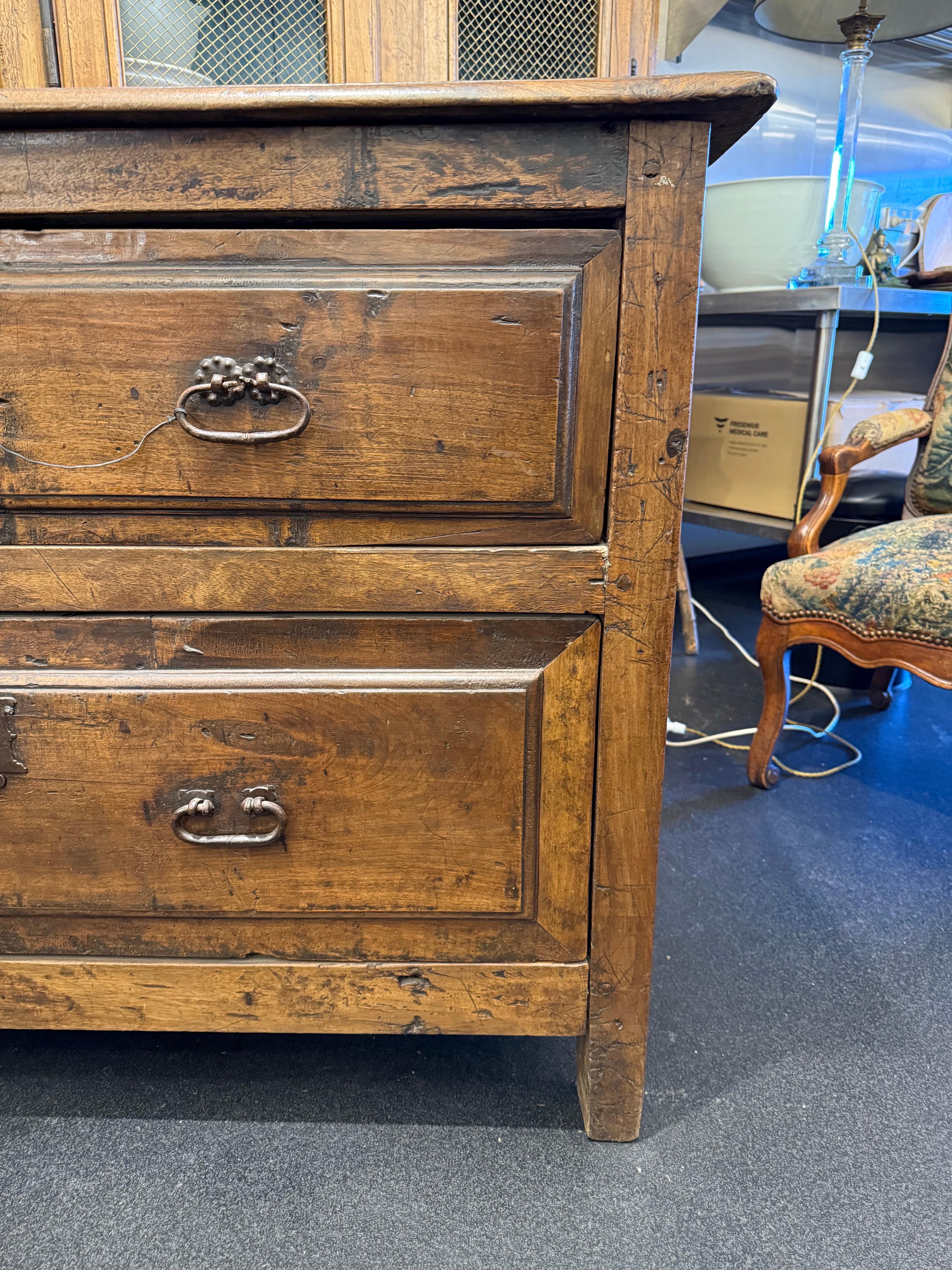 A Spanish Carlos II Walnut Chest of Drawers, 17th Century For Sale 4