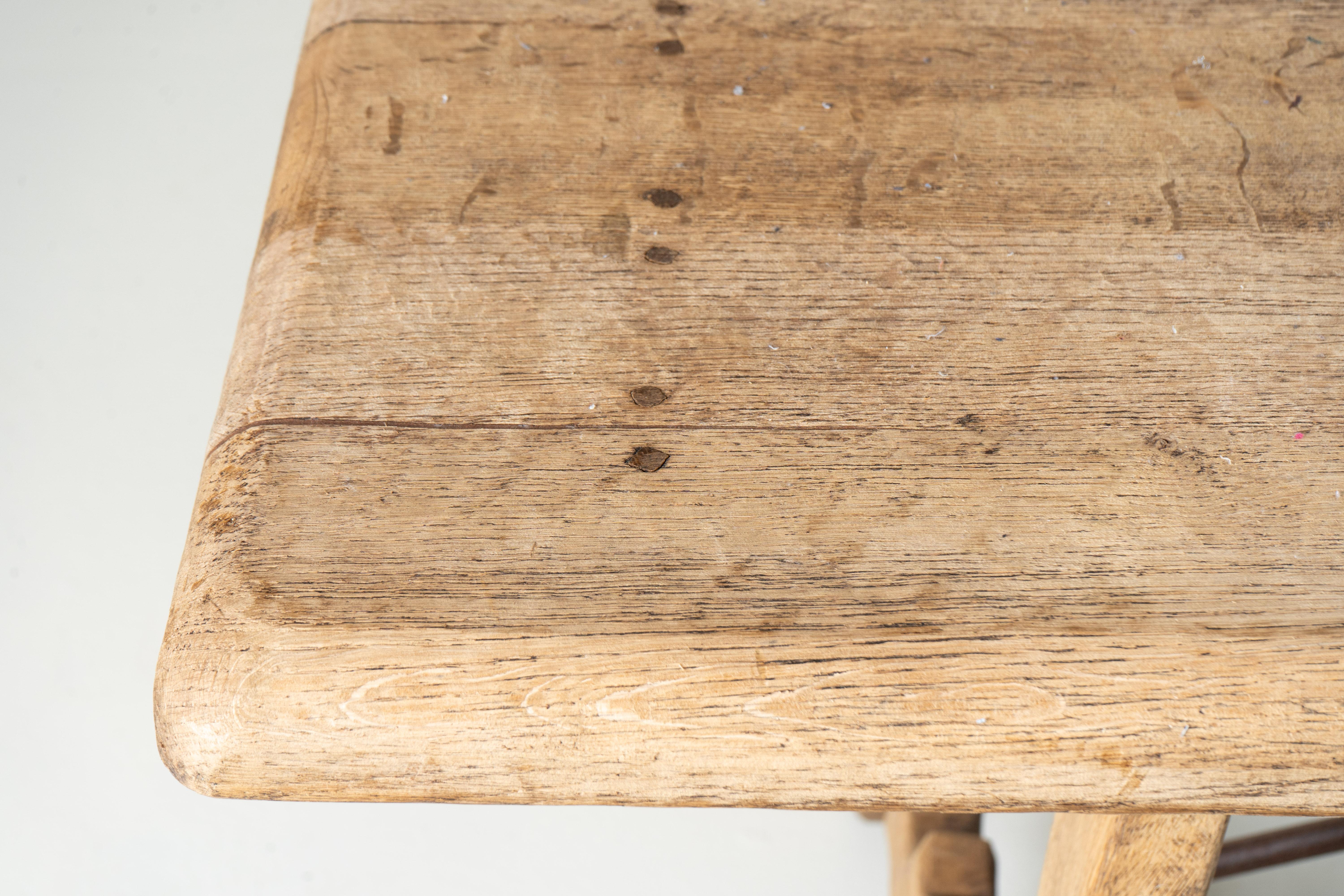Table en bois de chêne des fermiers espagnols en vente 4