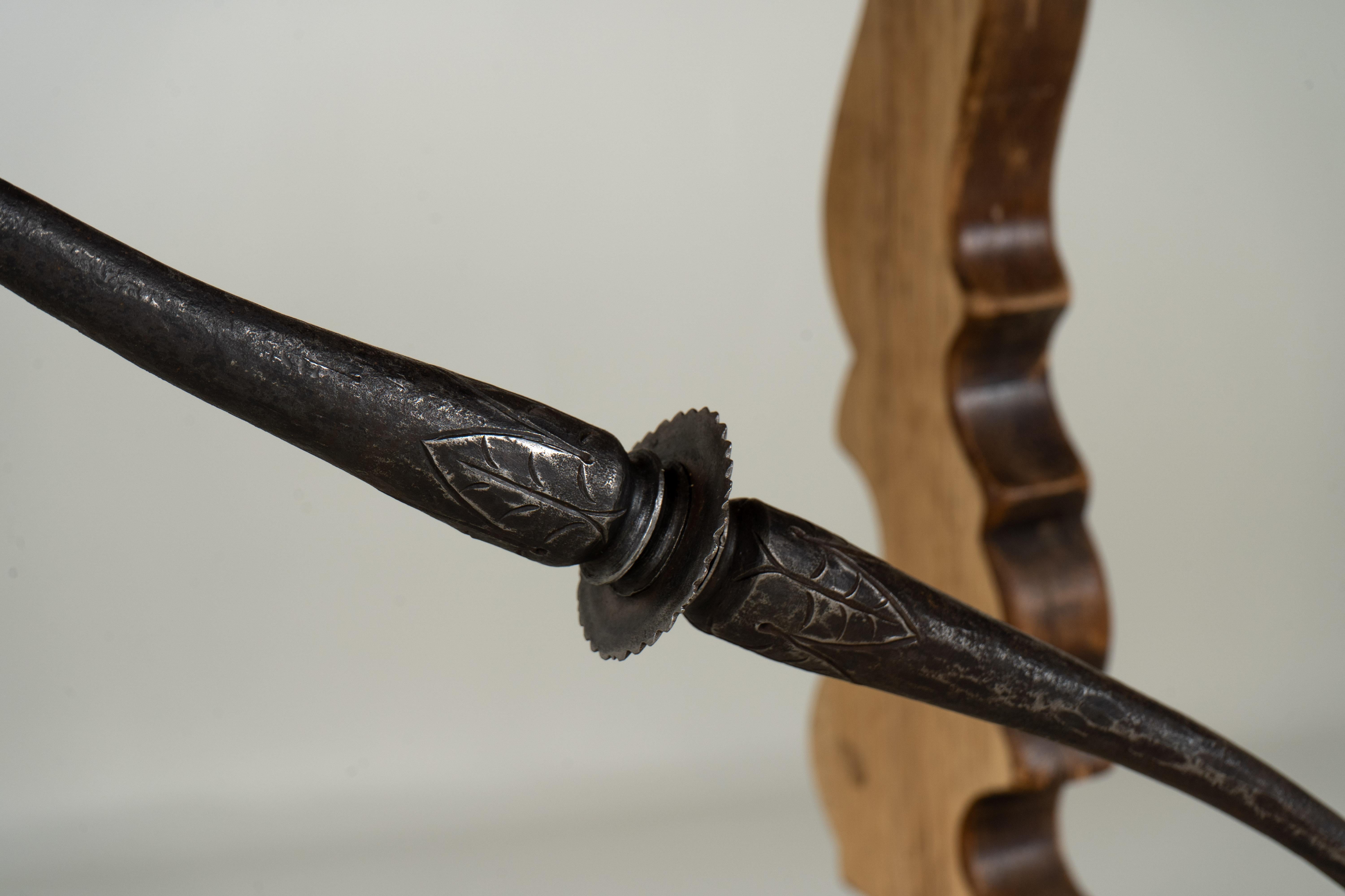 A Spanish Oak Wood Table with Two Leaf Extensions For Sale 8