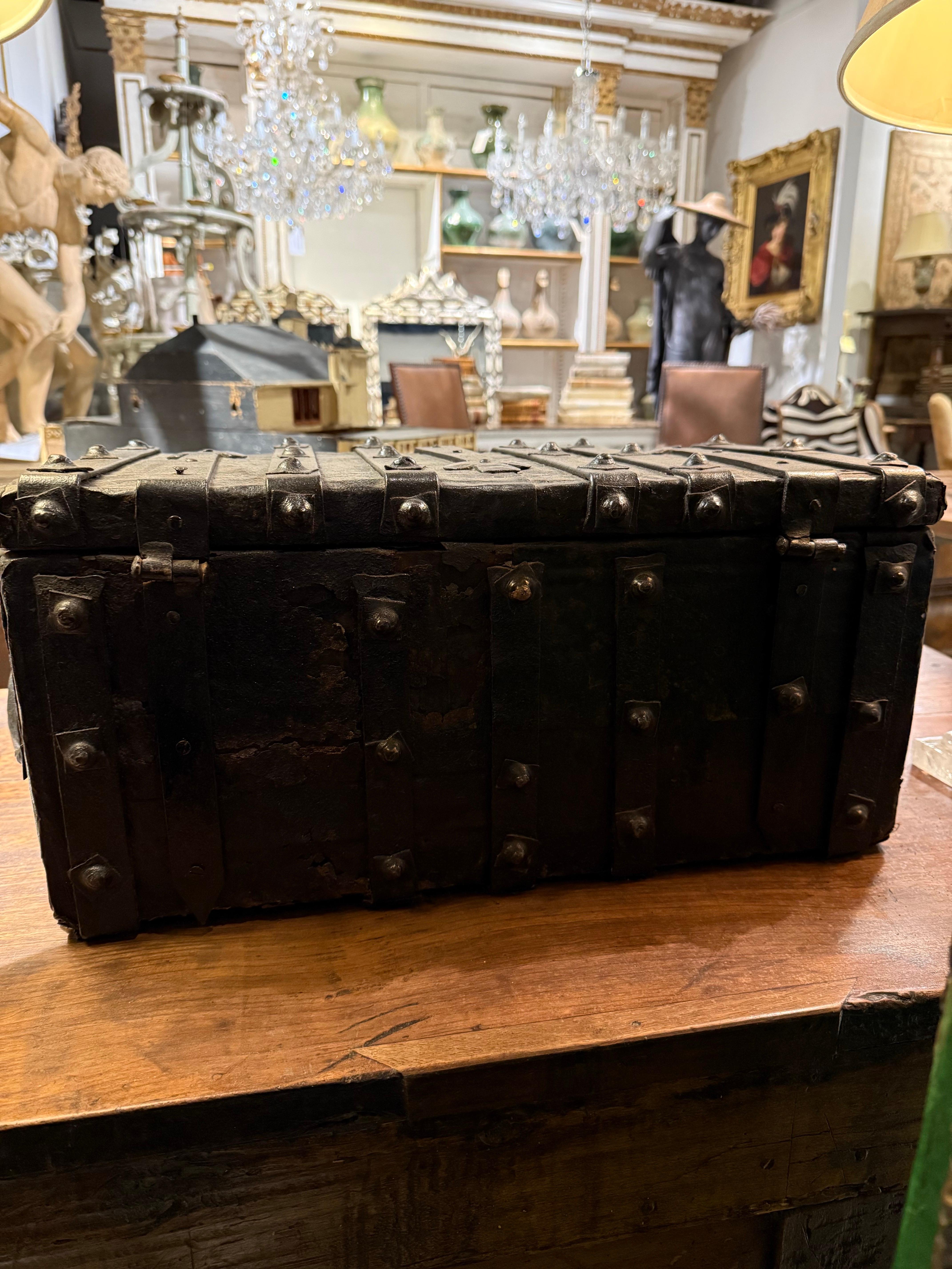 Cassapanca d'archivio spagnola in ferro battuto, XVIII secolo in vendita 5