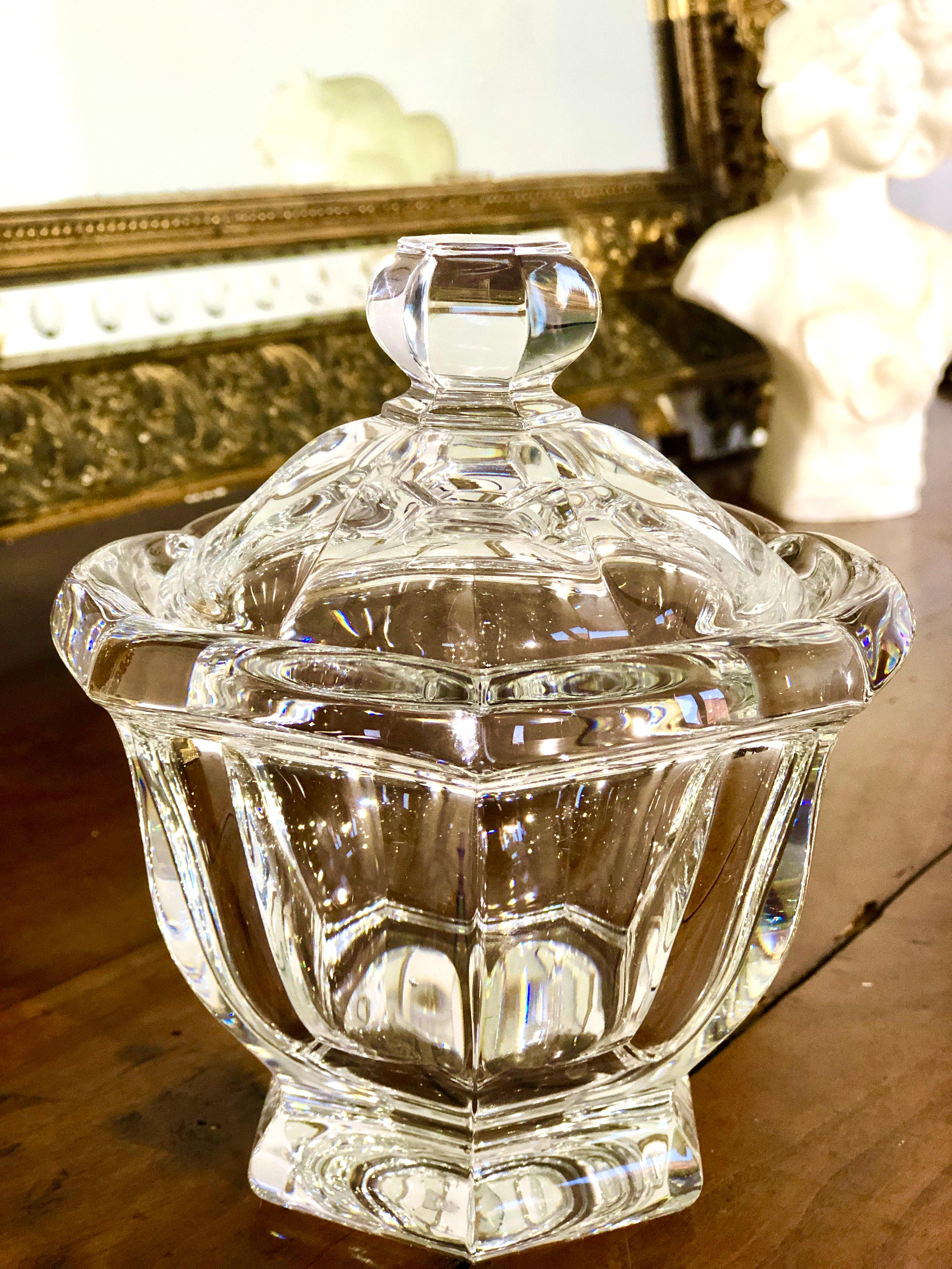 Baccarat Crystal Bonbonnière, or Sweets Dish with Fitted Lid In Good Condition In LA CIOTAT, FR