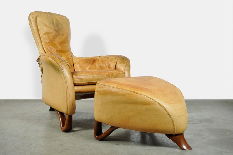 Special Pair of Sculptural Lounge Armchairs with Footstool, 20th Century For Sale 5