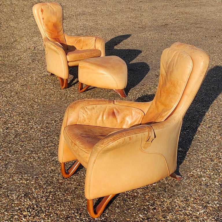 Special Pair of Sculptural Lounge Armchairs with Footstool, 20th Century For Sale 11