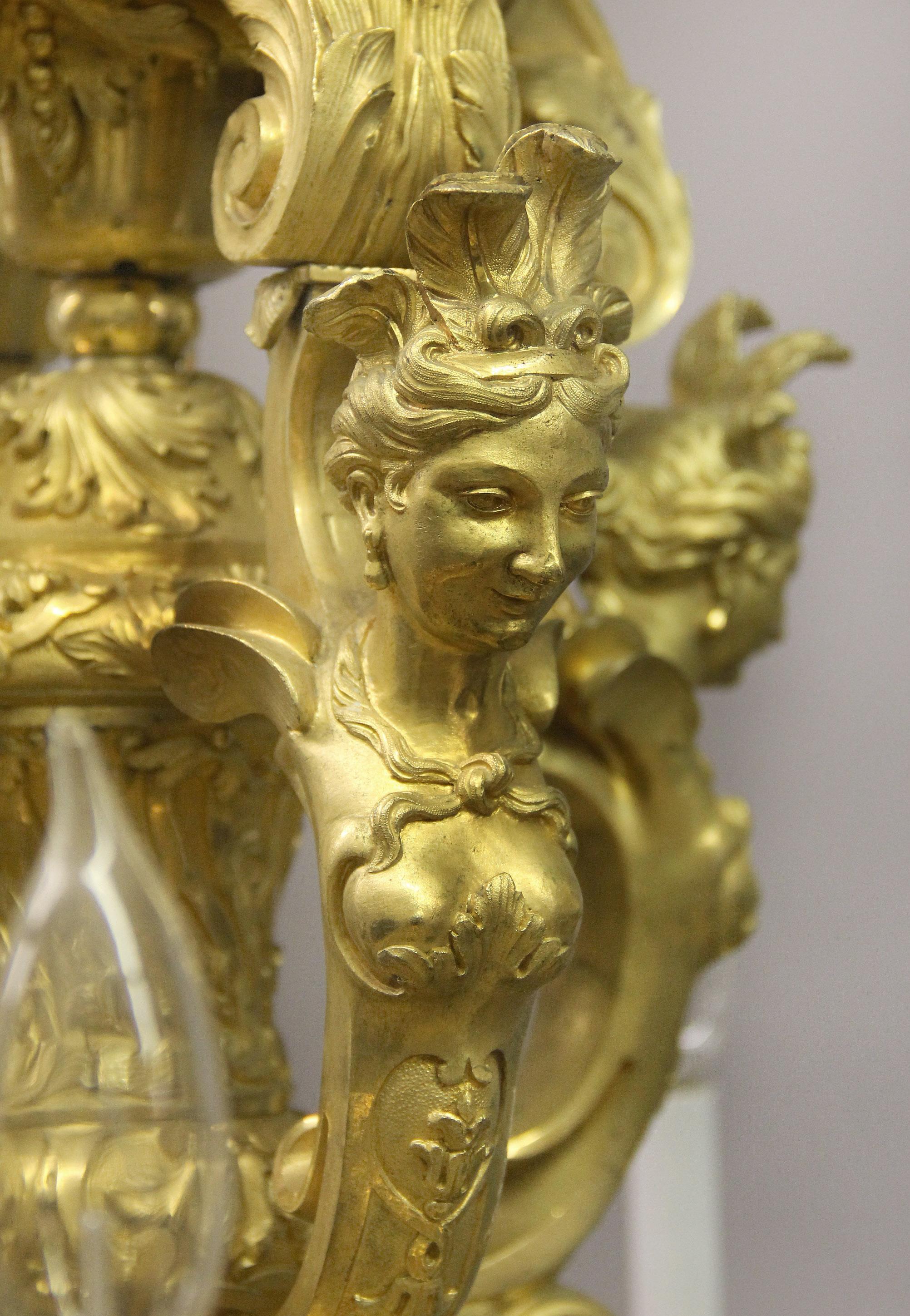 Spektakulärer und palastartiger Kronleuchter mit vierundzwanzig Leuchten aus vergoldeter Bronze aus dem 19. Jahrhundert (Französisch) im Angebot