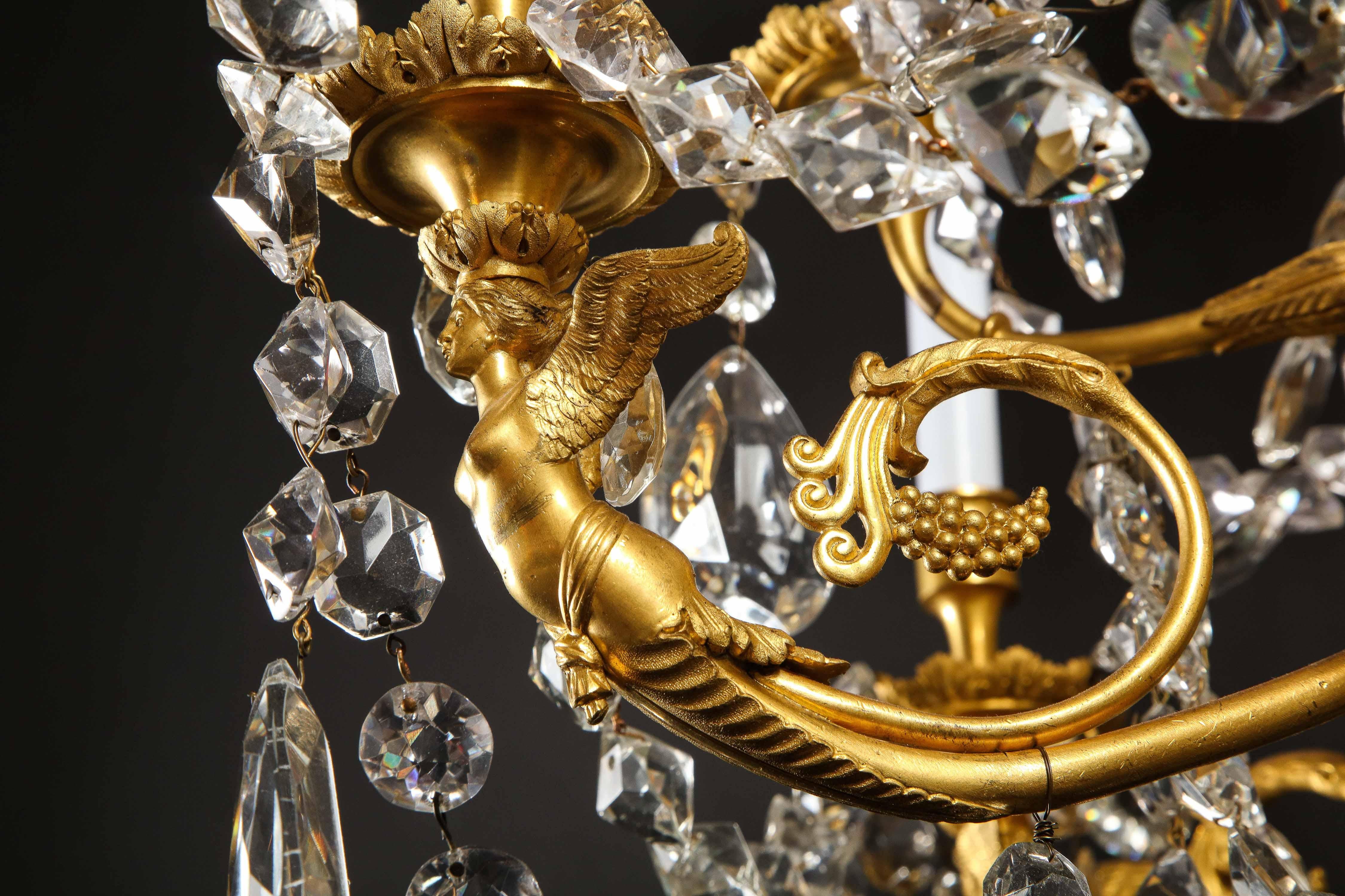 Spektakulärer antiker französischer Kronleuchter aus vergoldeter Bronze und Kristall im Louis-XVI.-Stil  im Angebot 6