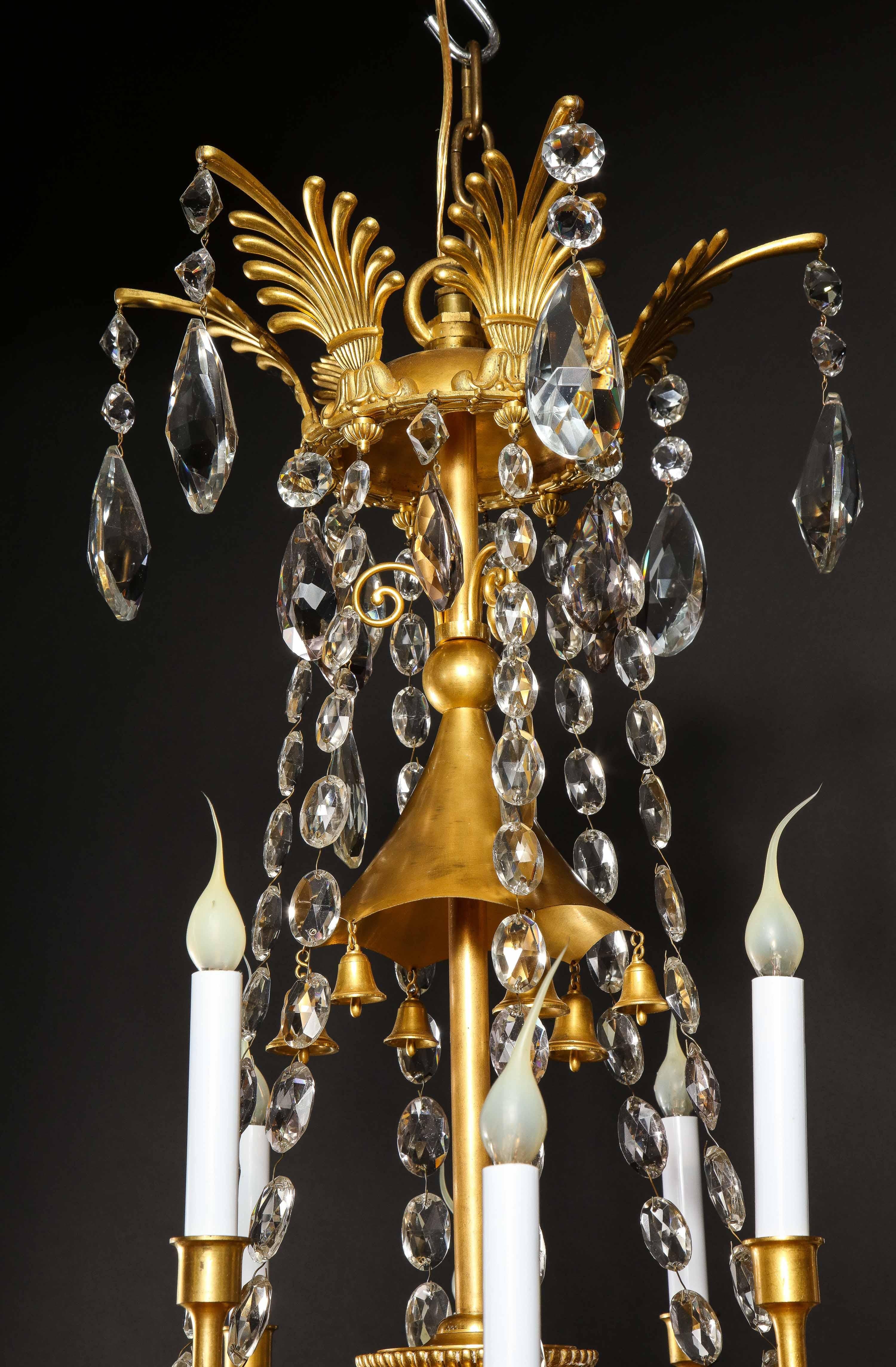 Spektakulärer antiker französischer Kronleuchter aus vergoldeter Bronze und Kristall im Louis-XVI.-Stil  im Angebot 7