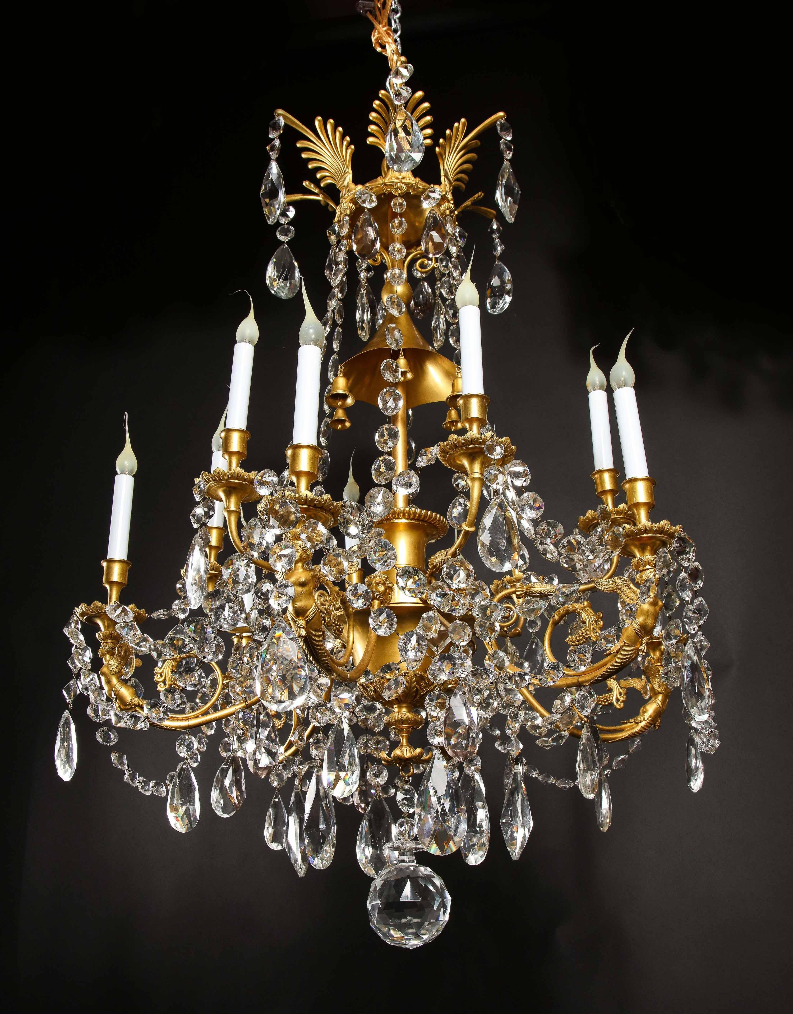 Spektakulärer antiker französischer Kronleuchter aus vergoldeter Bronze und Kristall im Louis-XVI.-Stil  im Angebot 13