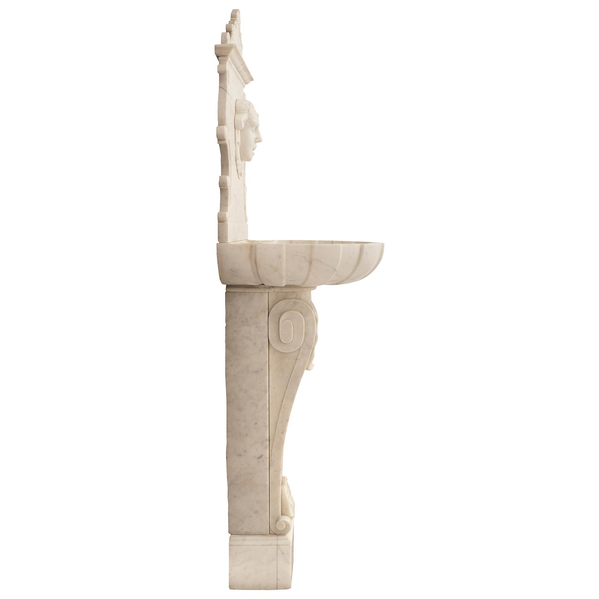 XIXe siècle Une spectaculaire fontaine italienne en marbre blanc de Carrare de la Renaissance du 19e siècle en vente