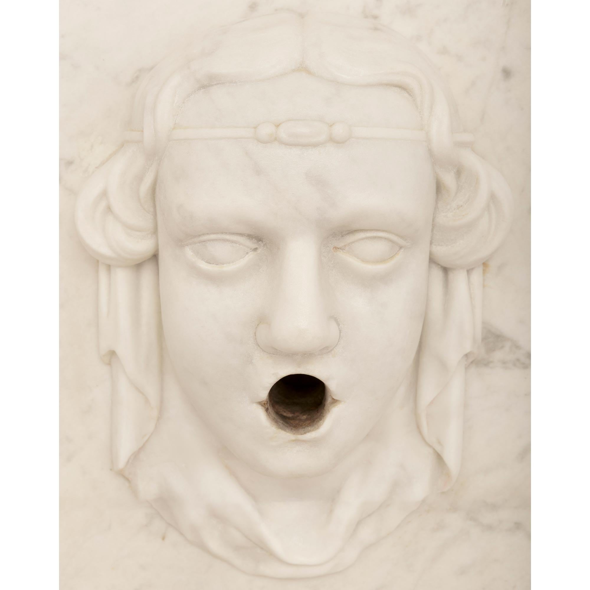 Une spectaculaire fontaine italienne en marbre blanc de Carrare de la Renaissance du 19e siècle en vente 1
