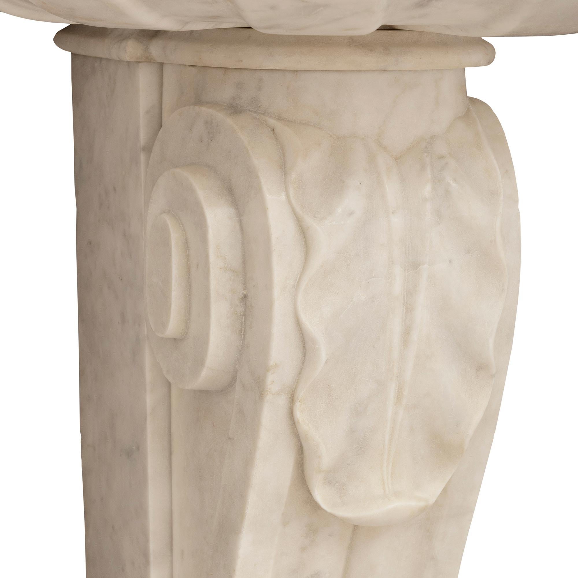 Une spectaculaire fontaine italienne en marbre blanc de Carrare de la Renaissance du 19e siècle en vente 3
