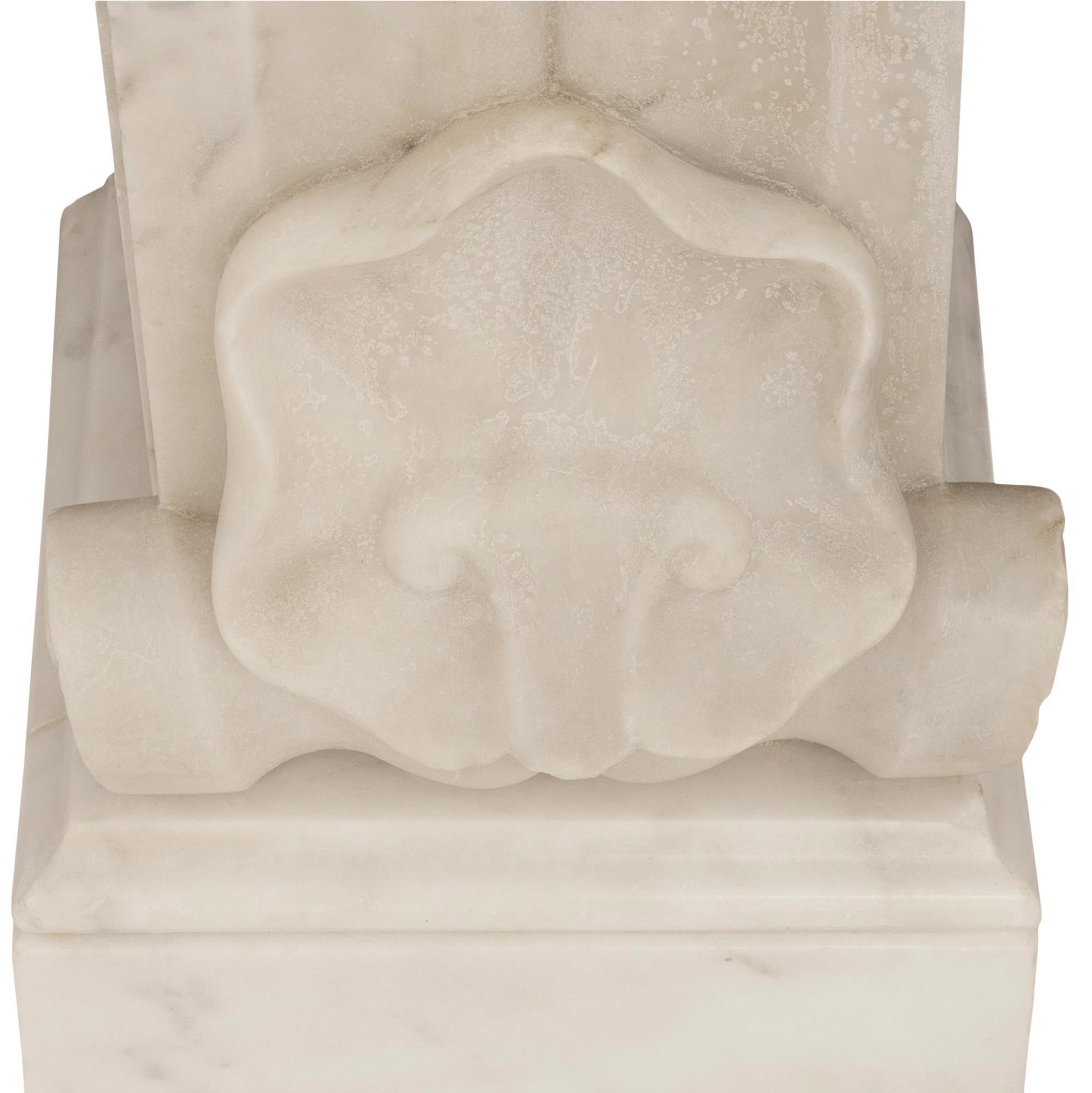 Une spectaculaire fontaine italienne en marbre blanc de Carrare de la Renaissance du 19e siècle en vente 4