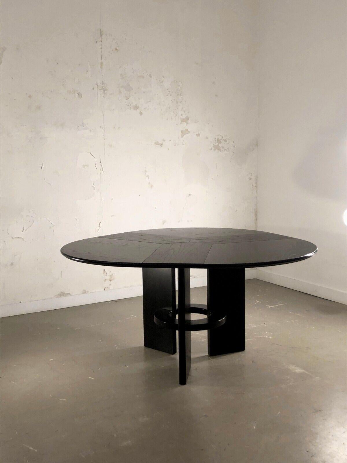 A spectacular dinner or conference table with 3 extensions; circular without extensions, organic 