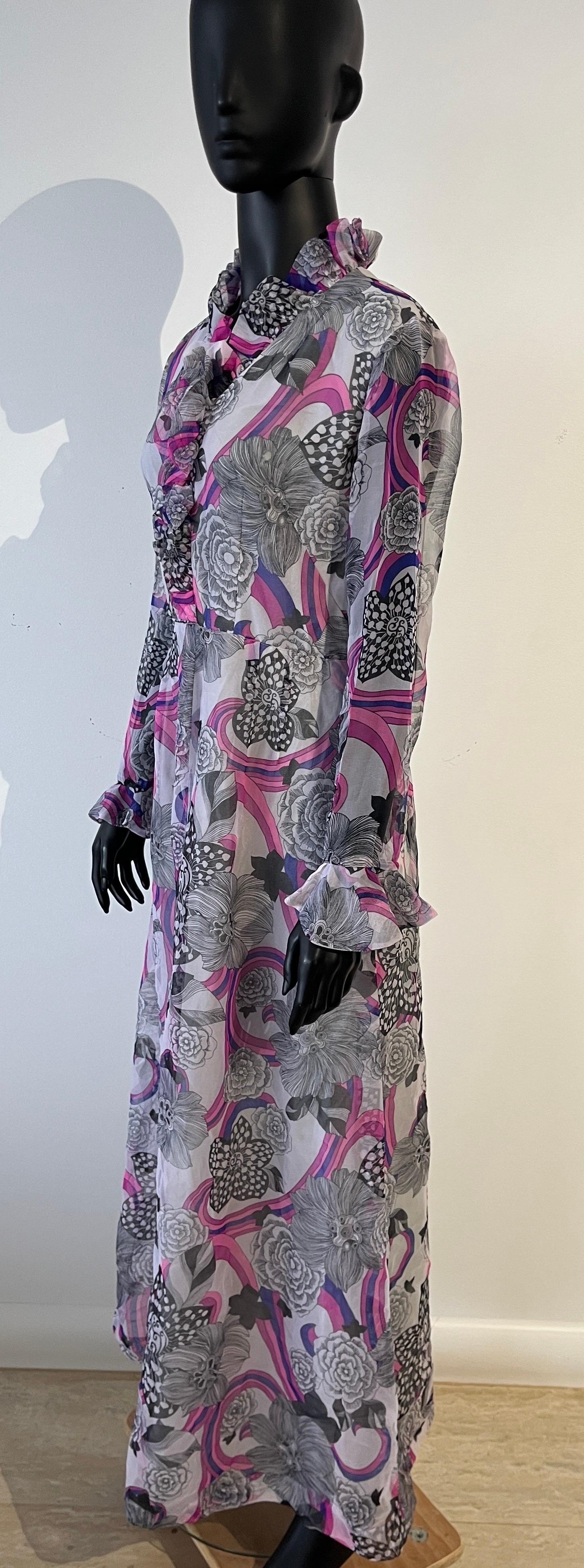 A spectacular vintage 1970’s patterned long evening dress For Sale 7