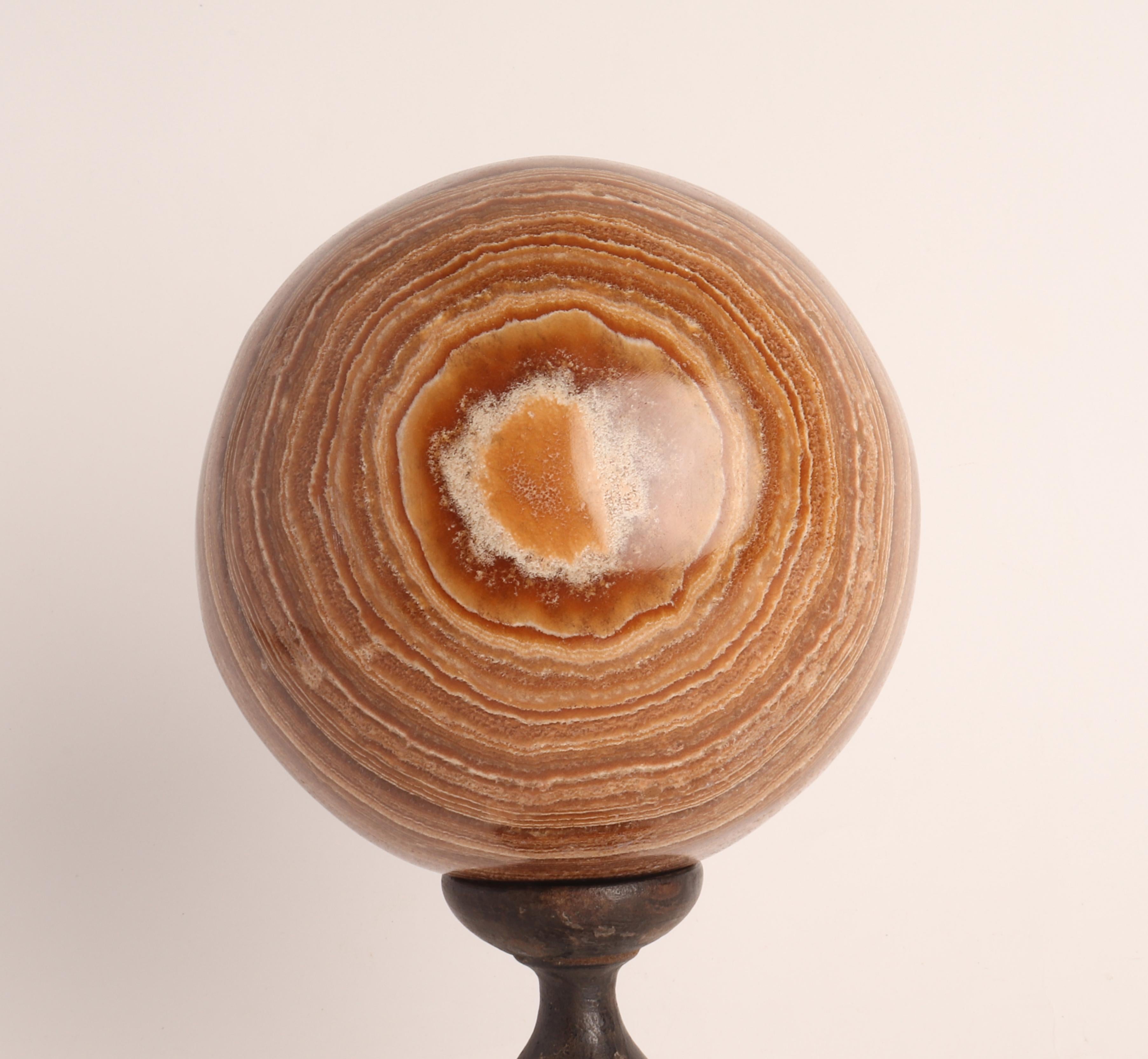 Sphere of Aragonite Stone, Italy, 1870 In Excellent Condition In Milan, IT