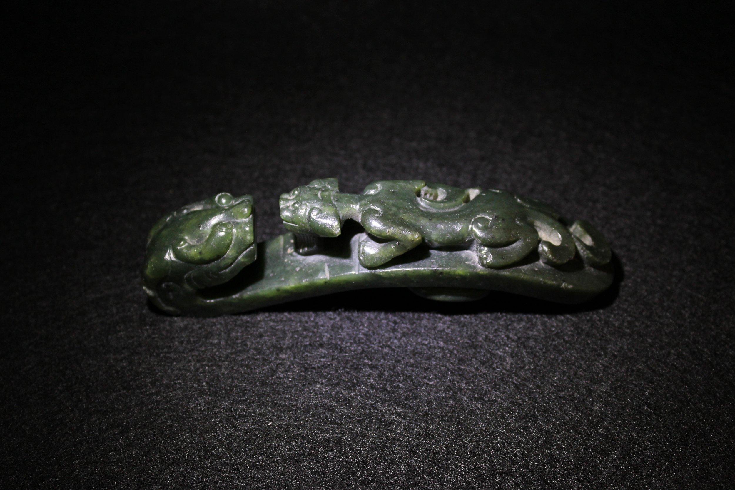 A Spinach-Green Jade 'Chilong' Belt Hook, Qing Dynasty In Good Condition In San Diego, CA