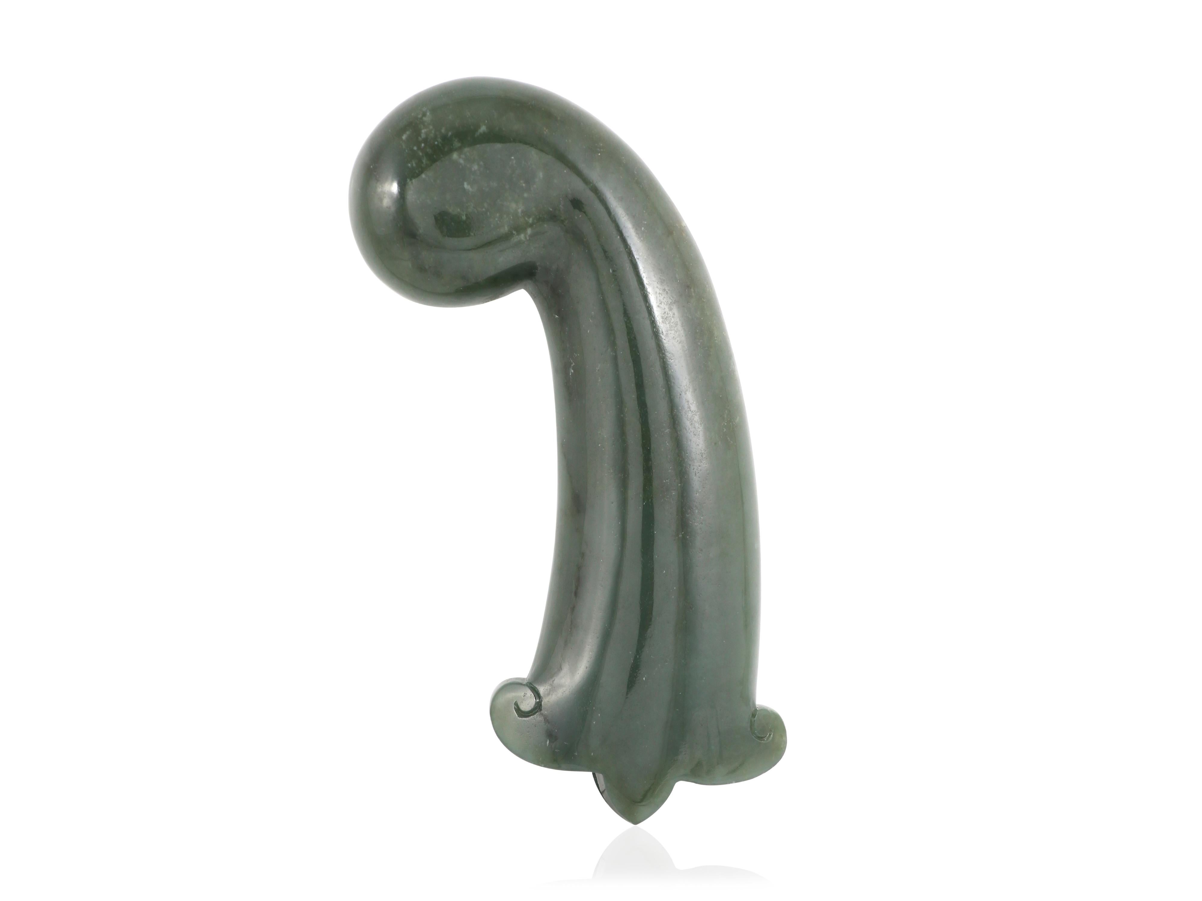 Femenino o masculino Una empuñadura de daga de jade de nefrita verde espinaca Arte y armadura asiáticos en venta