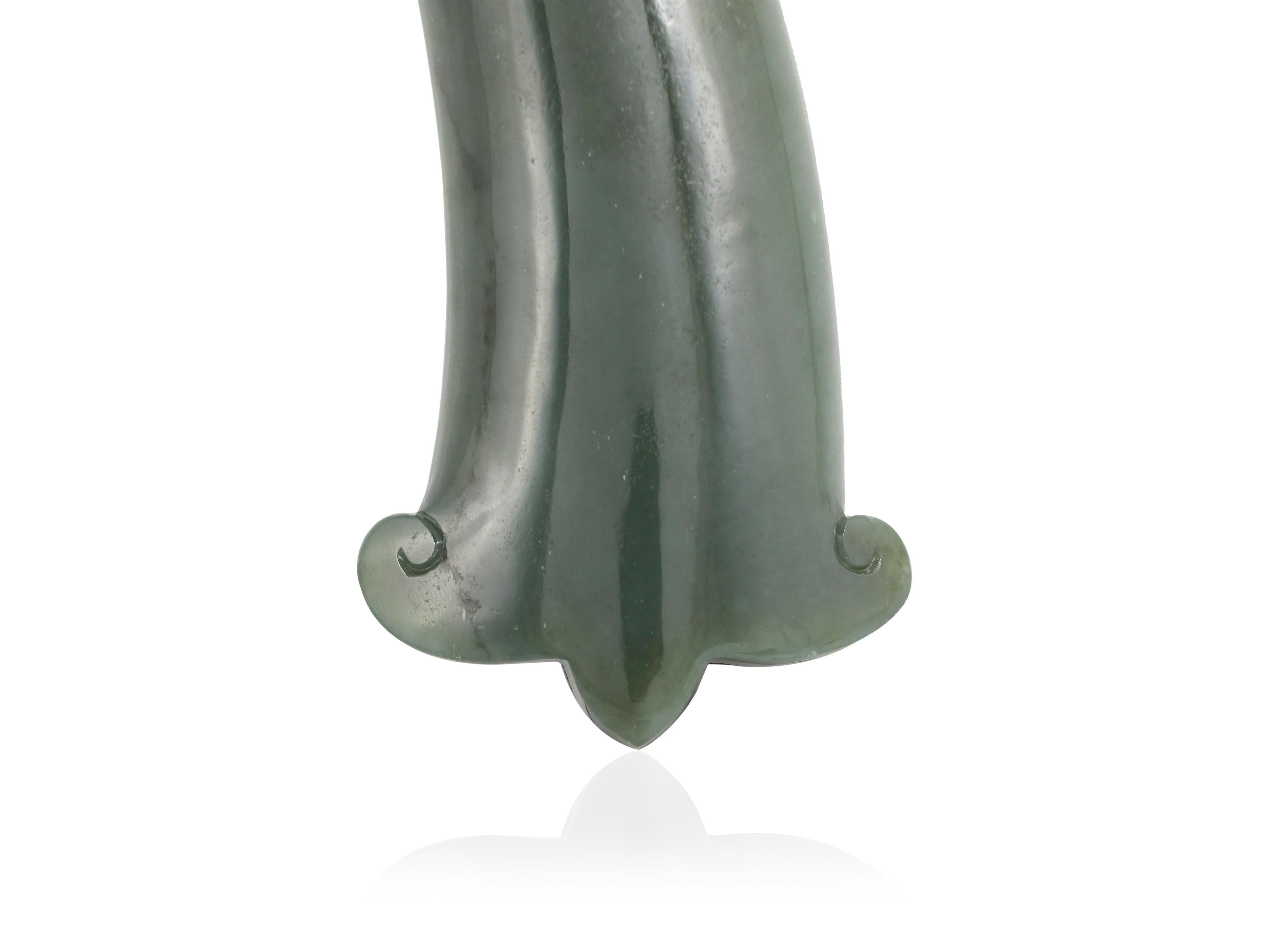 Una empuñadura de daga de jade de nefrita verde espinaca Arte y armadura asiáticos en venta 1