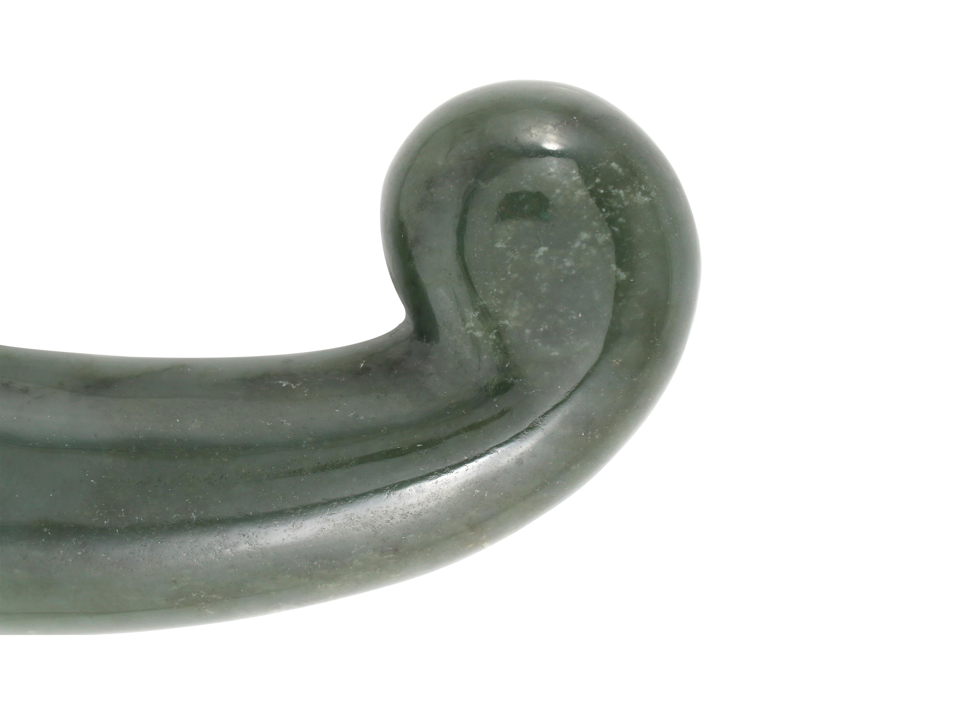 Una empuñadura de daga de jade de nefrita verde espinaca Arte y armadura asiáticos en venta 2