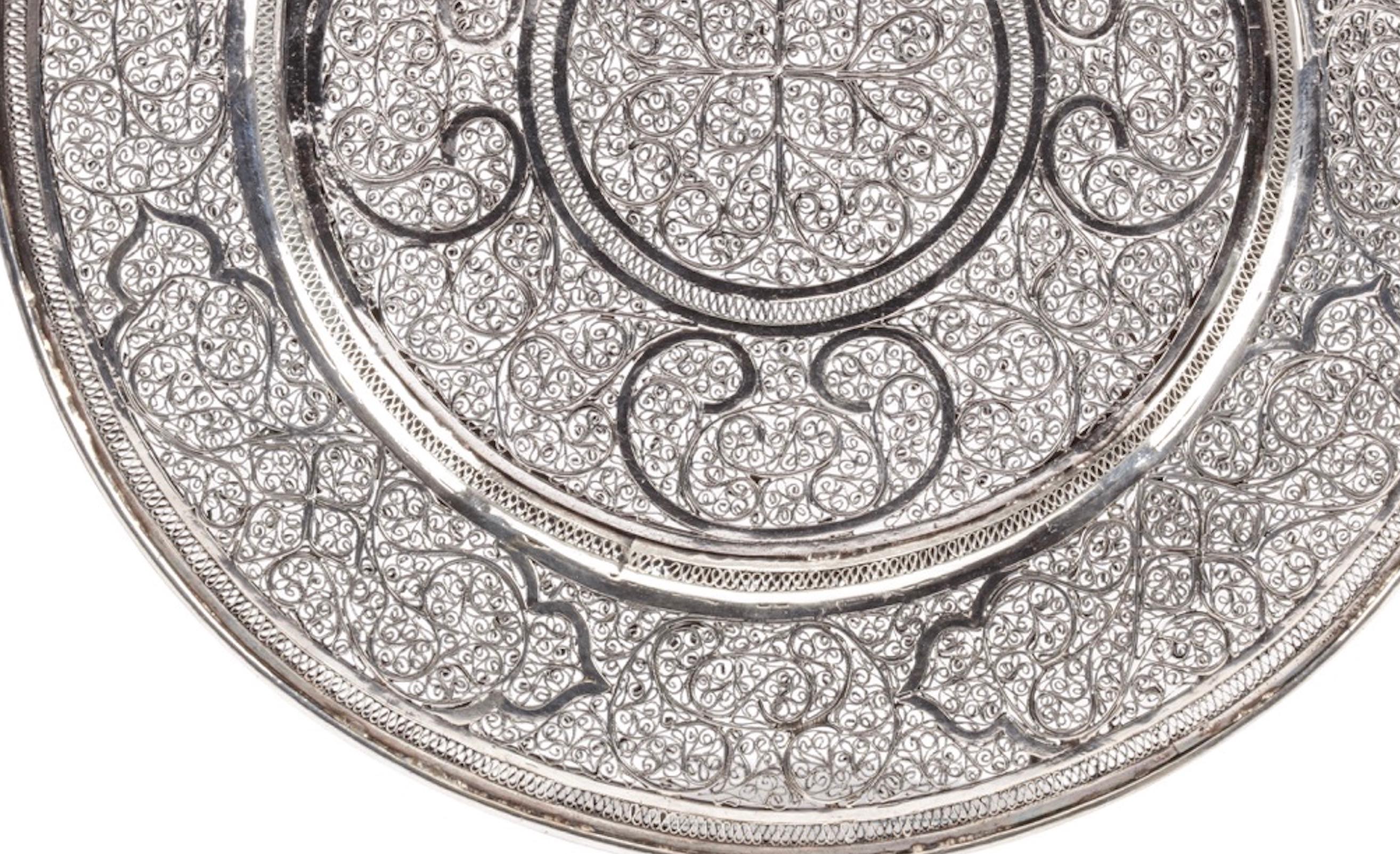 Indonesian Splendid and Heavy Late 17th Century Dutch-Colonial Silver Filigree Salver For Sale