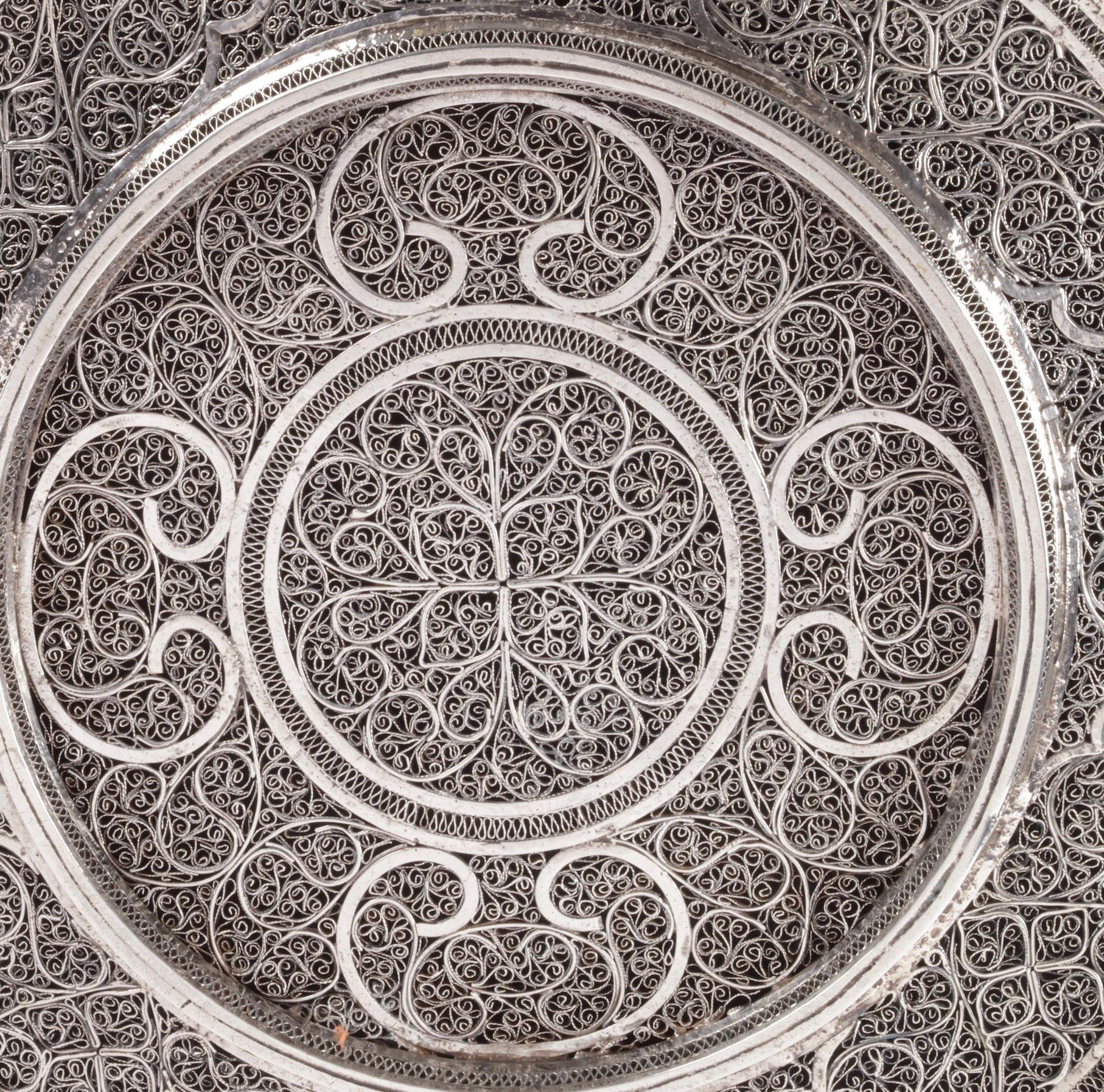 18th Century and Earlier Splendid and Heavy Late 17th Century Dutch-Colonial Silver Filigree Salver For Sale