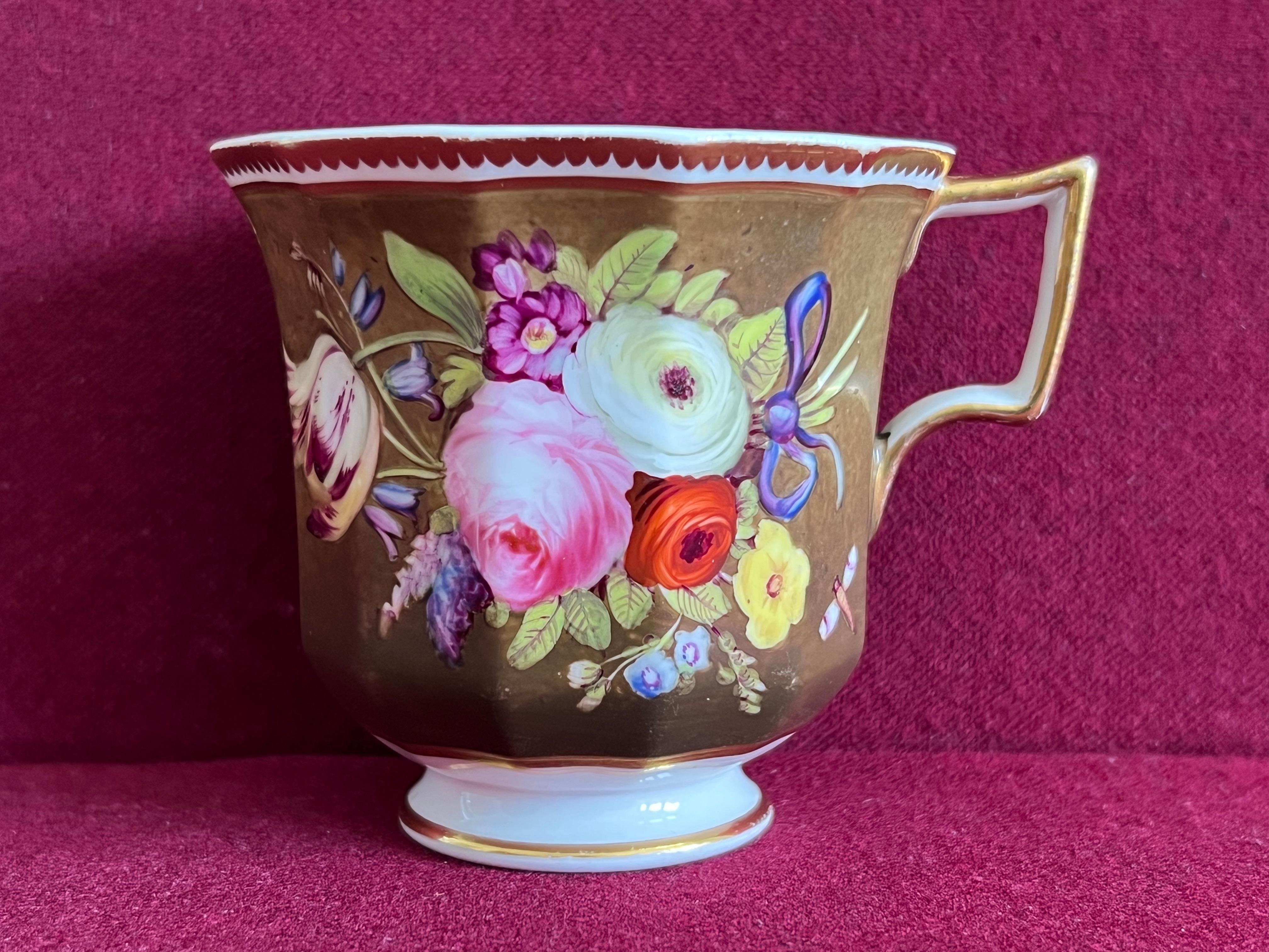 XIXe siècle Tasse à café et soucoupe en porcelaine Spode très finement décorée vers 1830 en vente