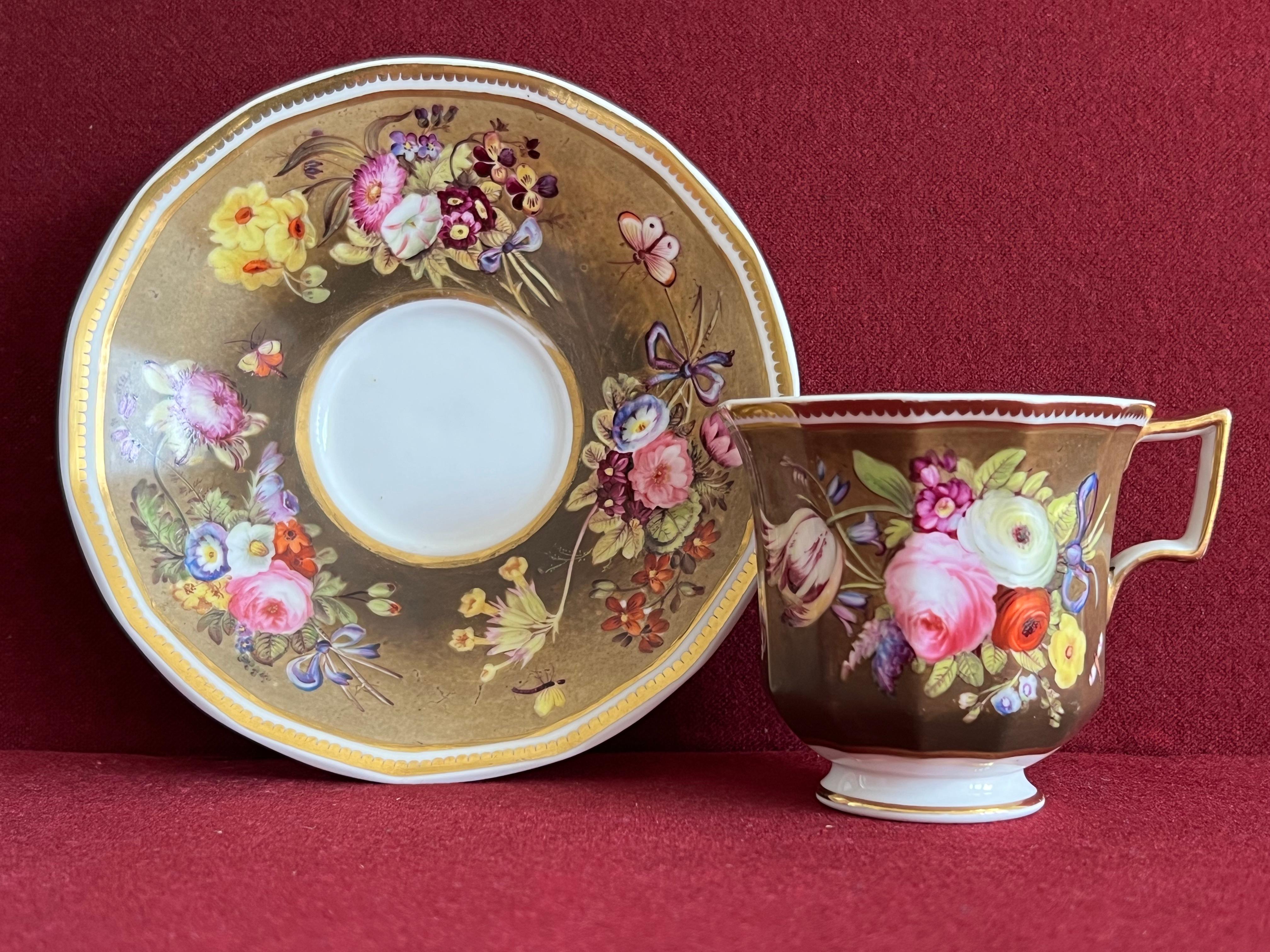 Tasse à café et soucoupe en porcelaine Spode très finement décorée vers 1830 en vente 1