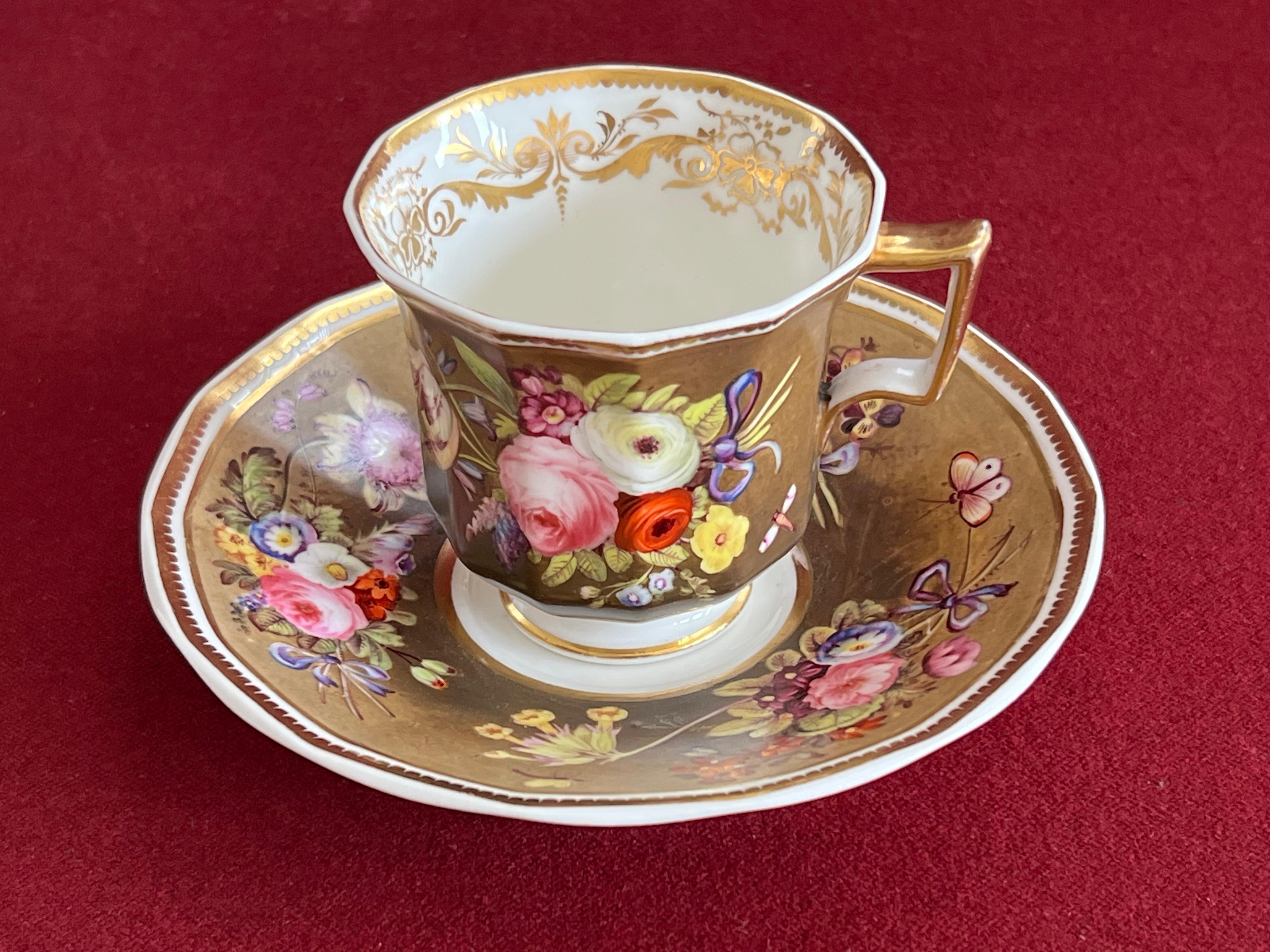 Tasse à café et soucoupe en porcelaine Spode très finement décorée vers 1830 en vente 2
