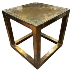 Table carrée en laiton de R Dubarry 