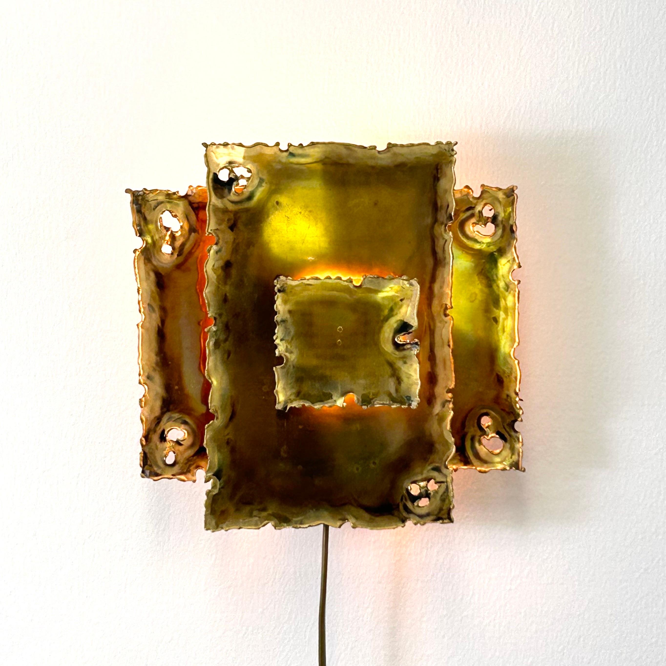 A Square Brass Wall Lamp by Svend Aage Holm Sorensen, 1960s, Denmark In Good Condition For Sale In Værløse, DK