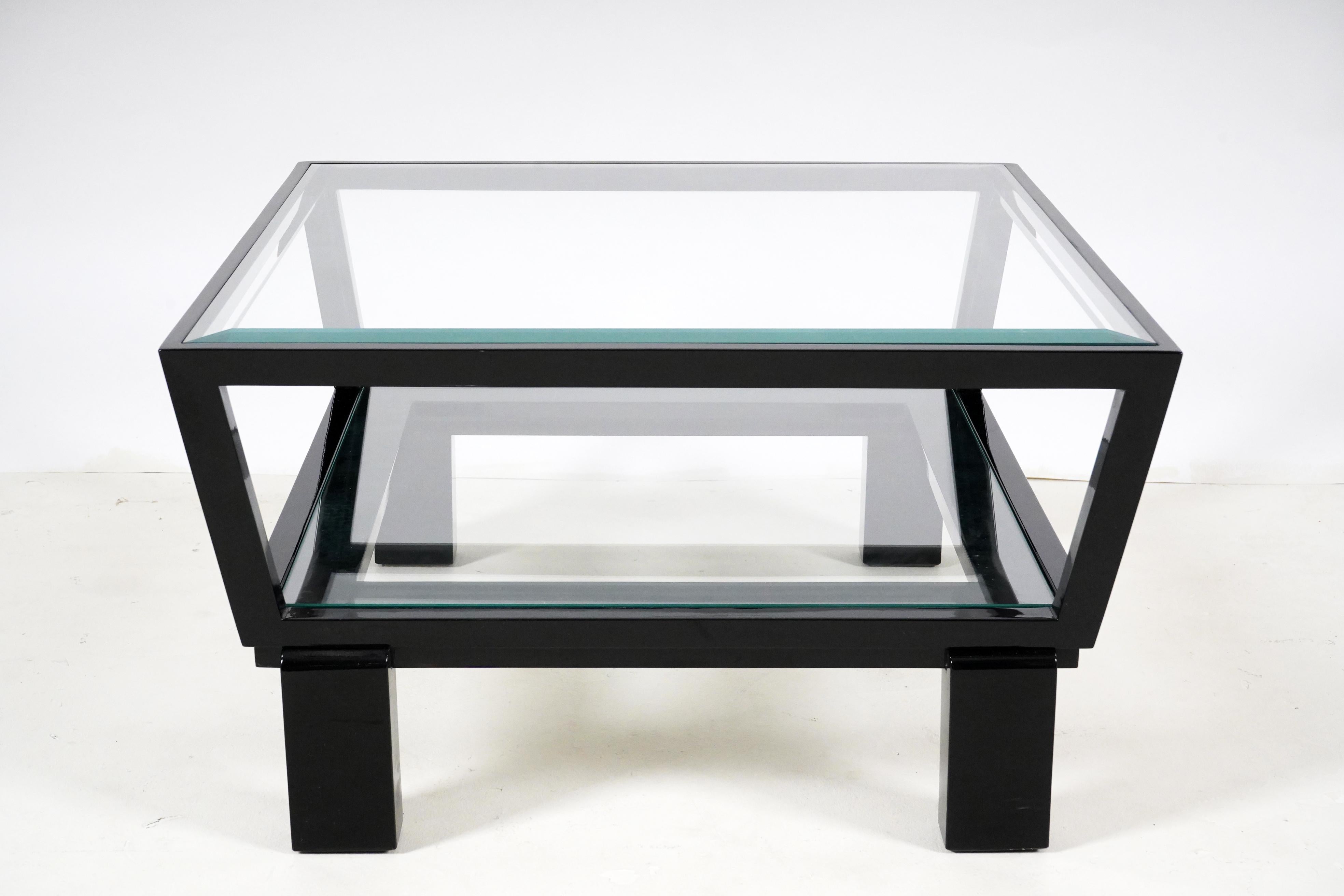 Table basse carrée avec plateau en verre et cadre en bois noir en vente 2
