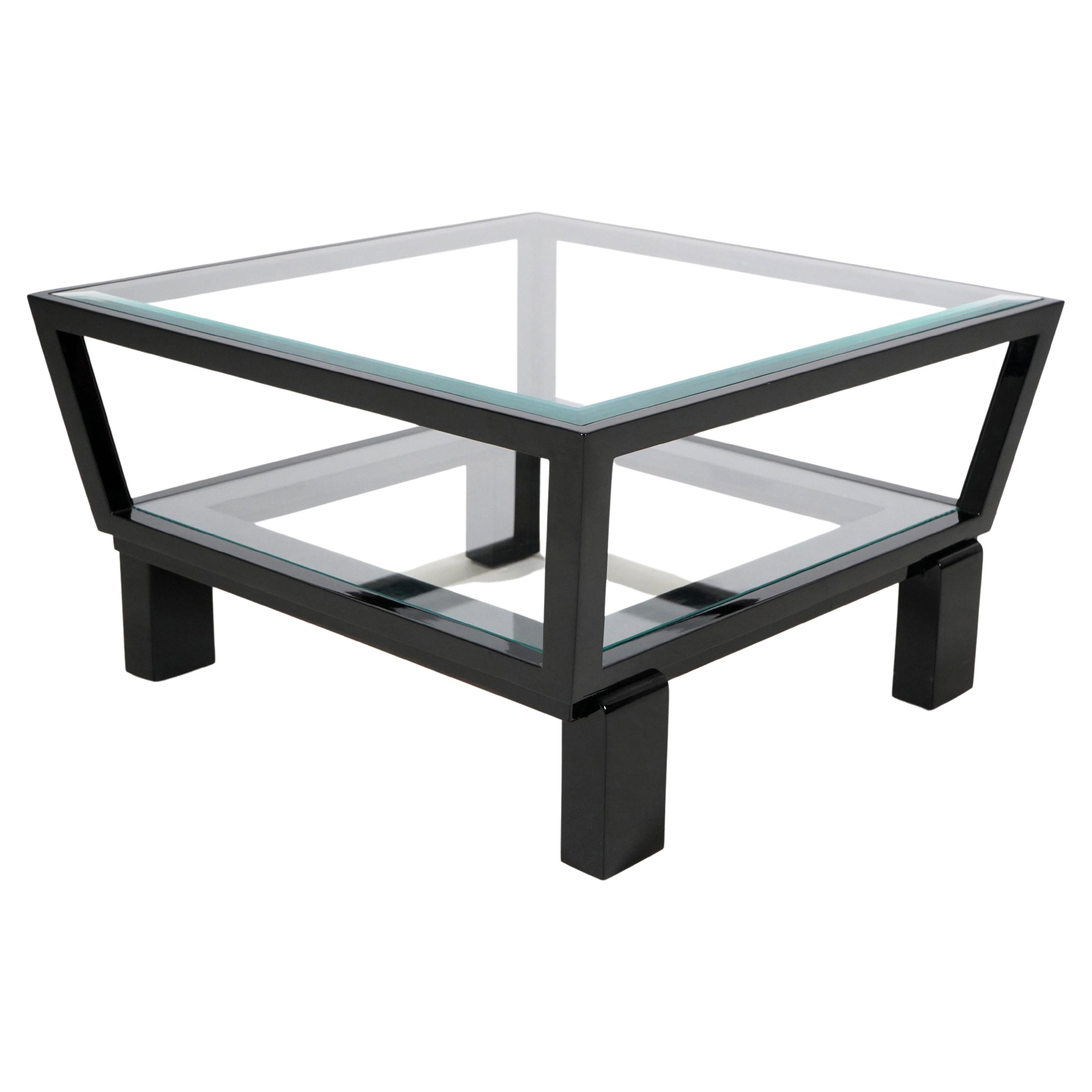 Table basse carrée avec plateau en verre et cadre en bois noir