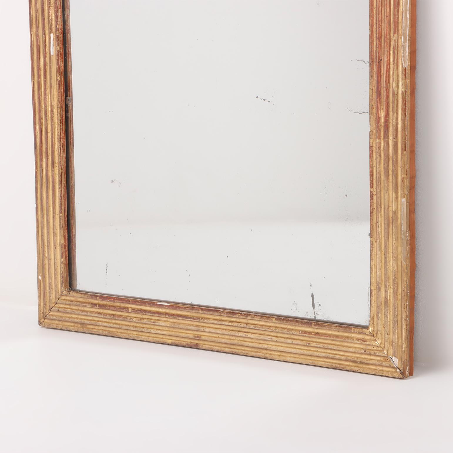 Ein quadratischer Spiegel aus vergoldetem Holz im französischen Empire um 1860. 1