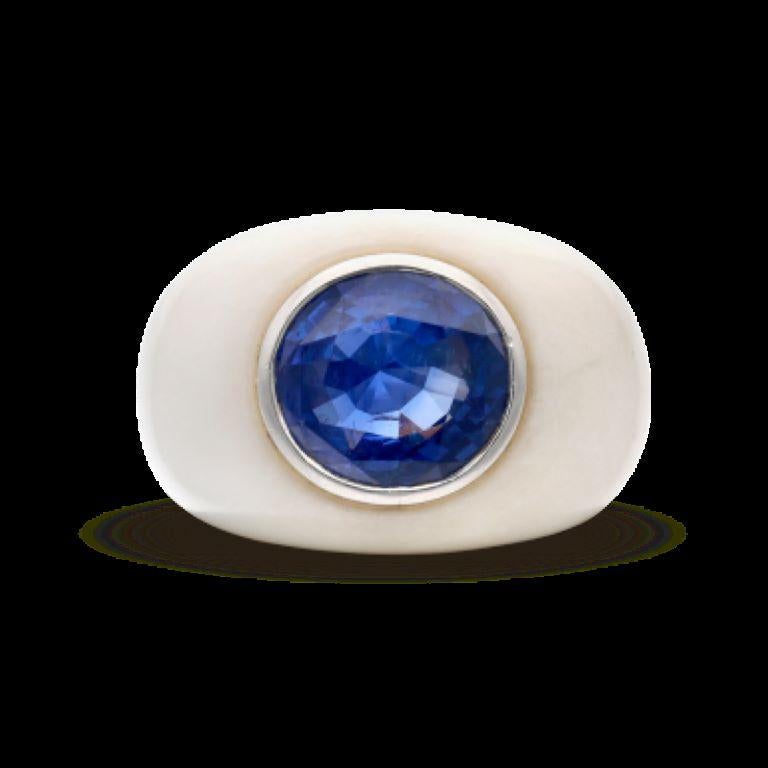 Centering an oval-shaped sapphire, set in chalcedony. 
- Sapphire weighs 8.51 carats 
- Size 6 
- Total weight 15.30 grams
 - Platinum
 - Accompanied by SSEF report no. 114092, dated 13 August 2020, stating that the 8.51 carat sapphire is of Burmese