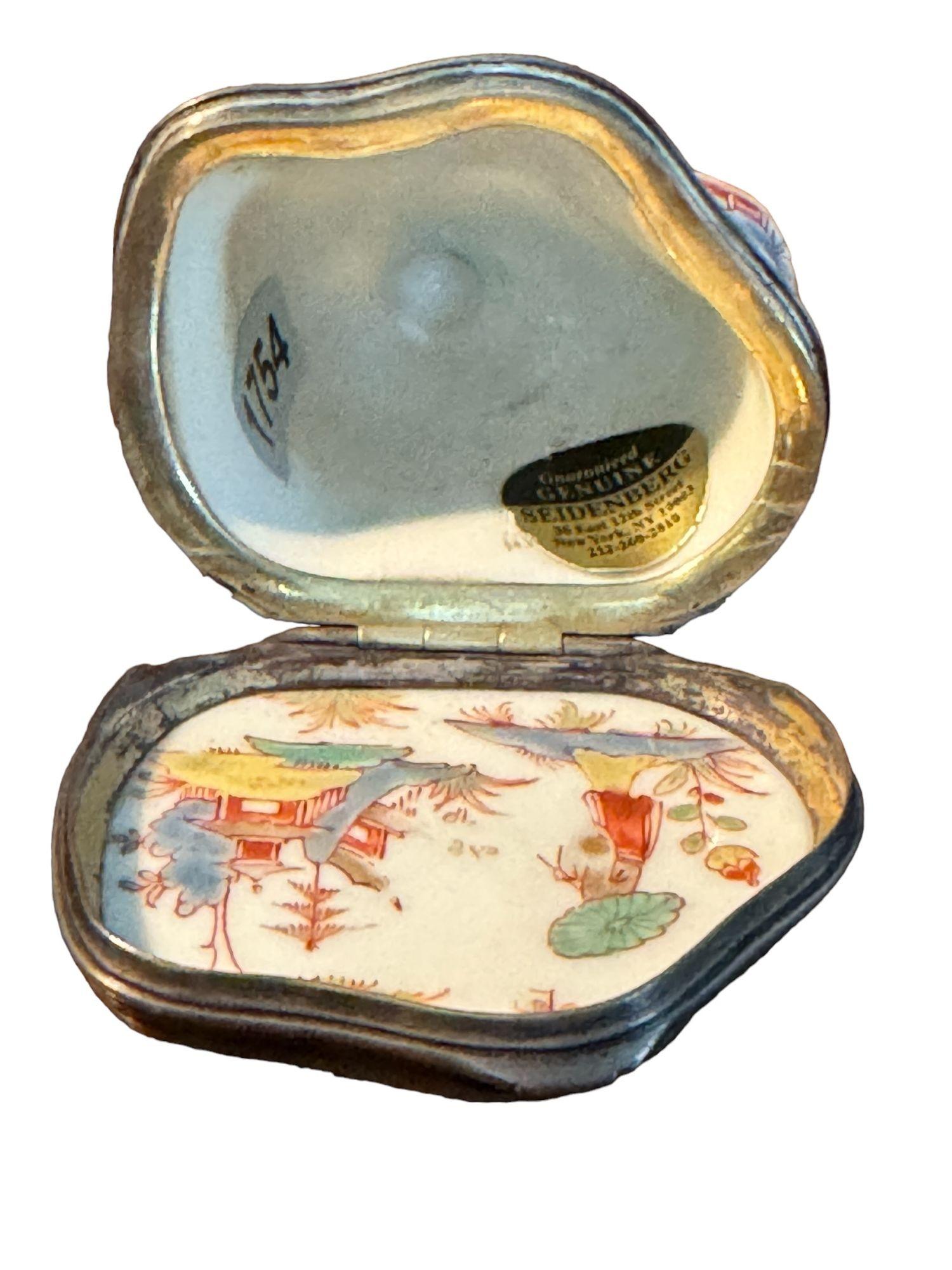French A St. Cloud Silver Mounted Snuff Box depicting a Figure of a Magot, circa 1740 For Sale