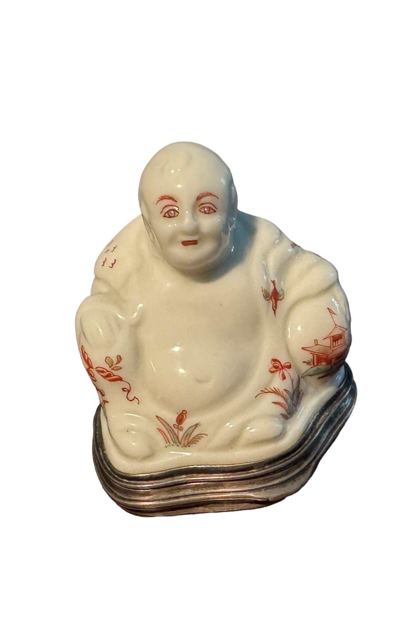 A St. Cloud Silver Mounted Snuff Box depicting a Figure of a Magot, circa 1740 In Good Condition For Sale In Spencertown, NY