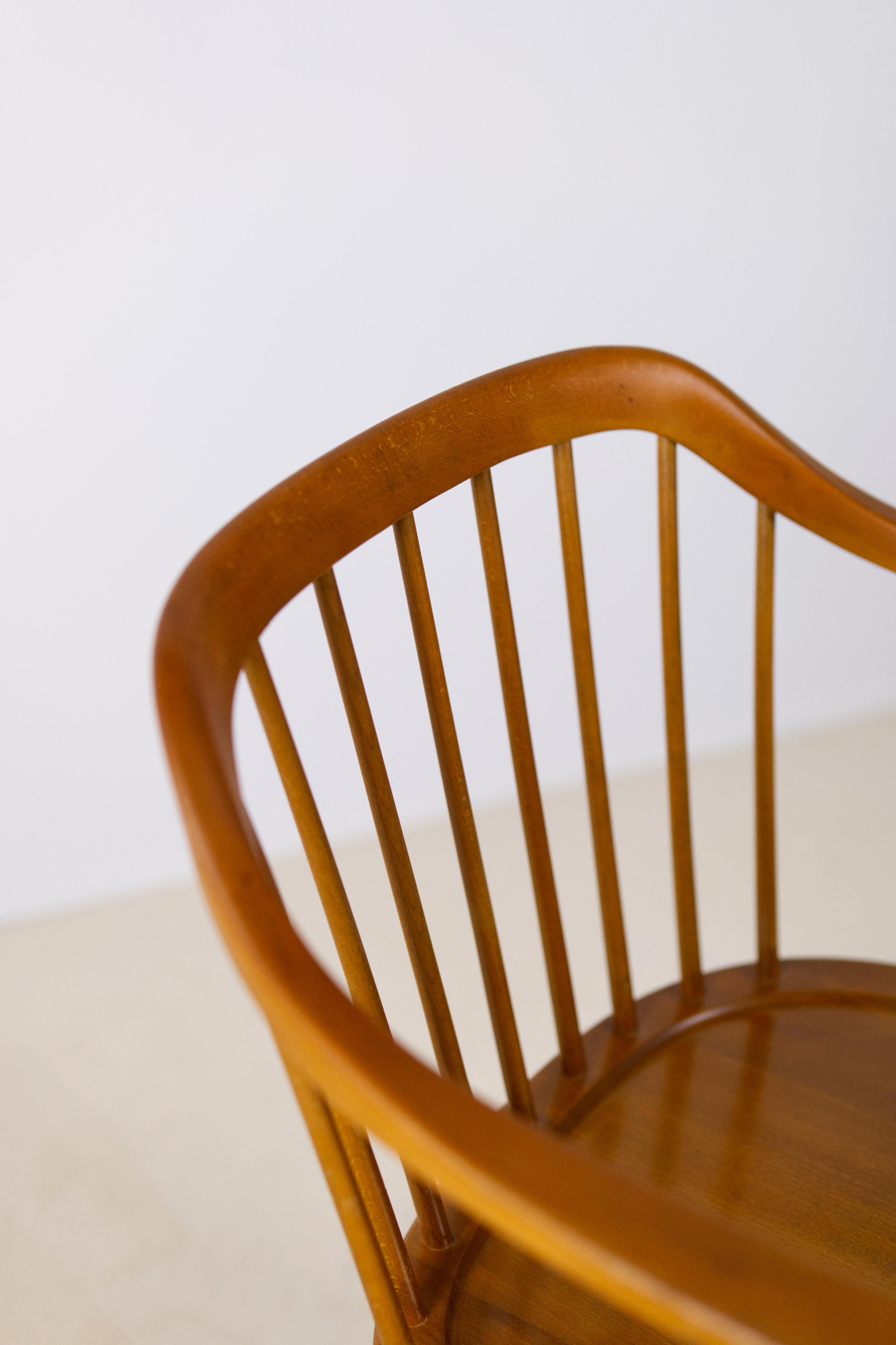 A stained beech armchair by Axel O. Larsen, Model 1776 FH, Denmark, 1940s In Good Condition For Sale In Balen, BE