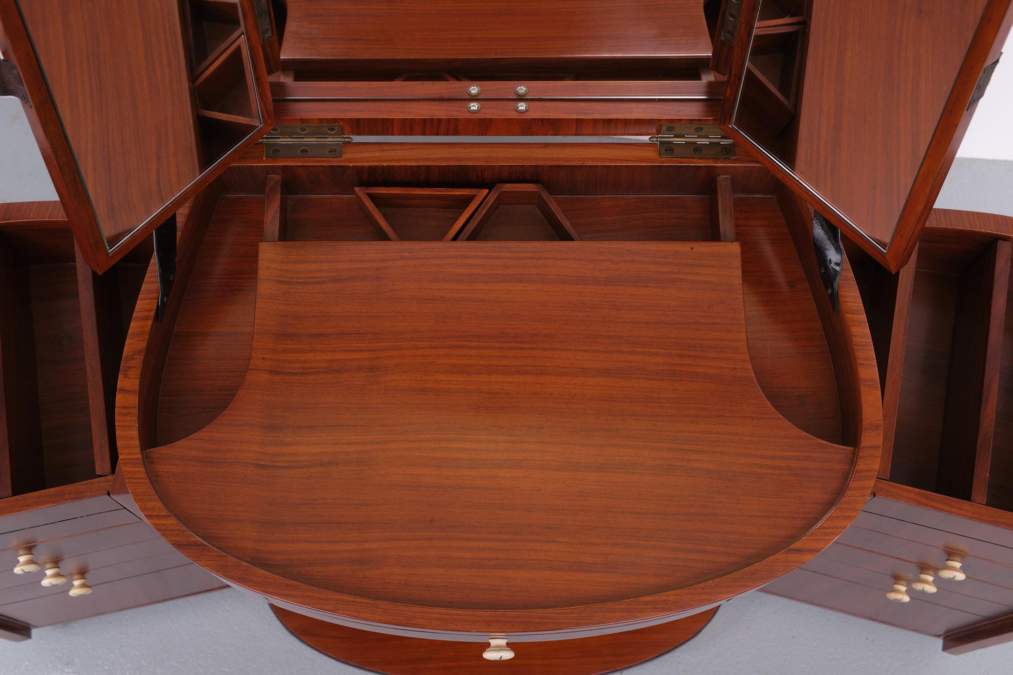 'Starbay Marie Galante' Rosewood Finish Bow Front Dressing Table In Good Condition In Den Haag, NL