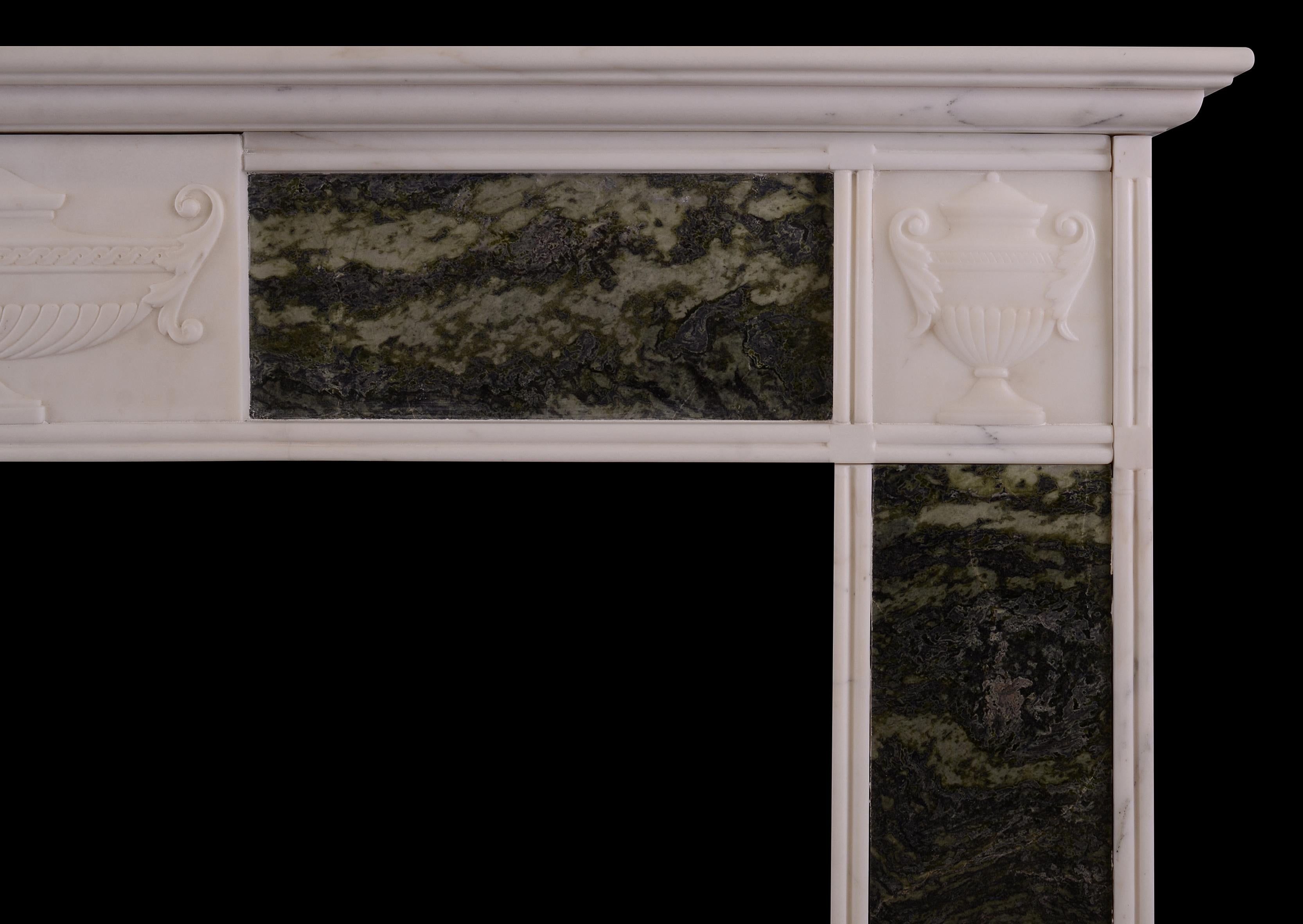 Regency Cheminée en marbre statuaire avec incrustation Connemara en vente
