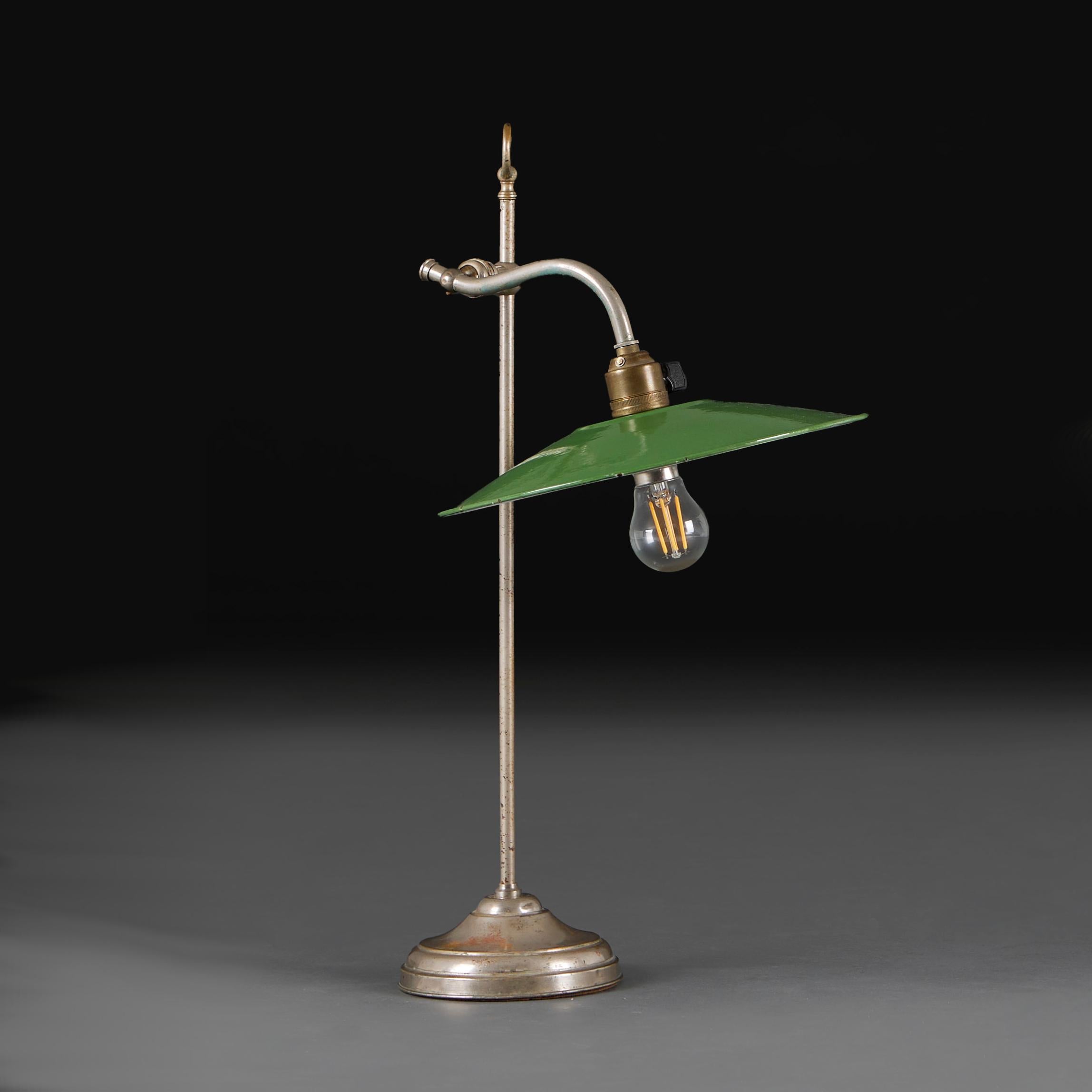 Industrie-Schreibtischlampe aus Stahl und grüner Emaille (Industriell) im Angebot