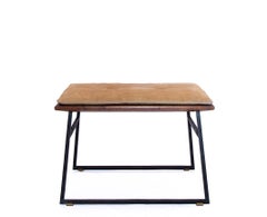 Tabouret d'appoint en acier et noyer am designs par Chester Jones.