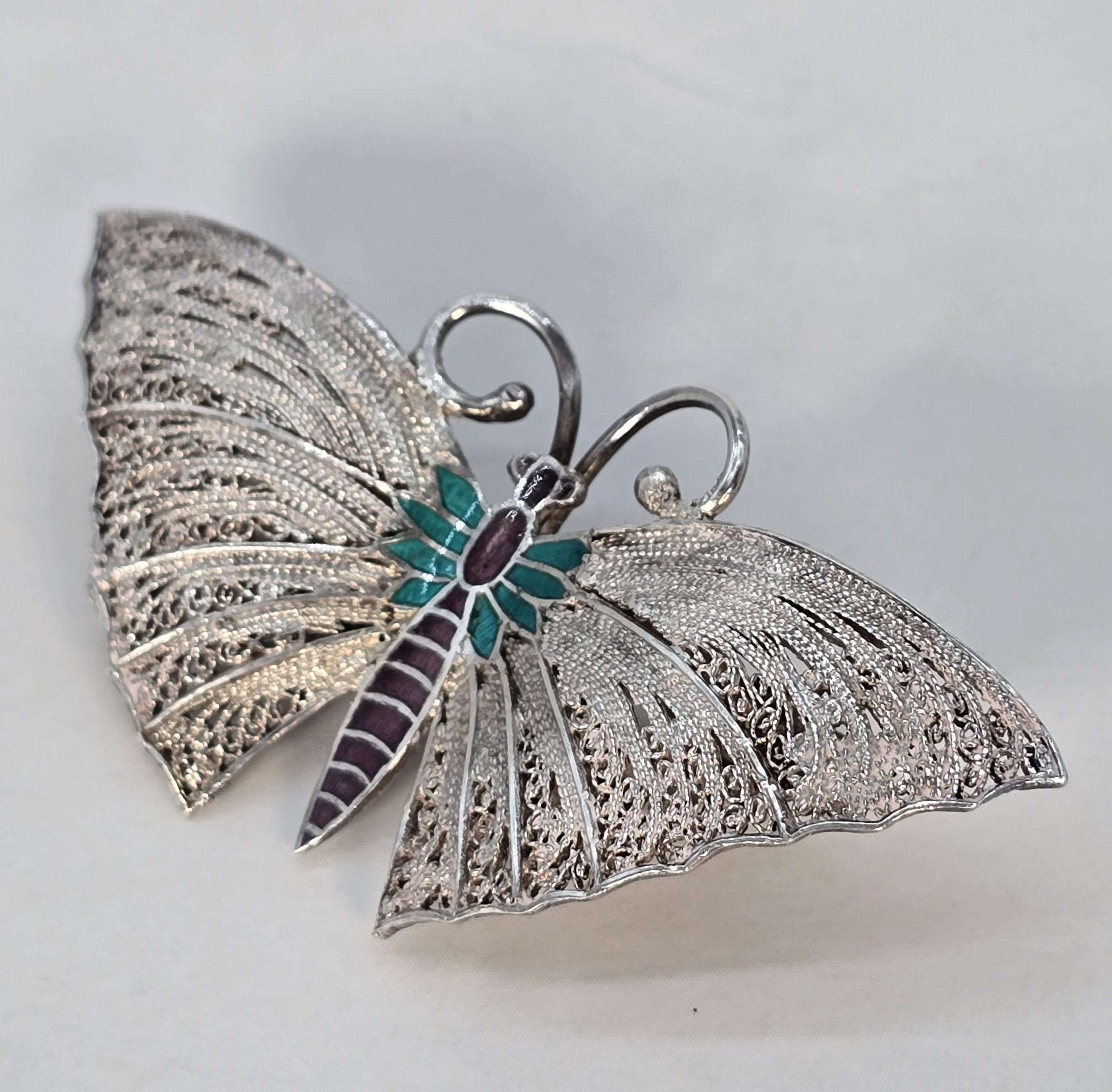 Arts and Crafts Spilla a farfalla in filigrana d'argento e smalto, Continentale, 1930 ca. in vendita