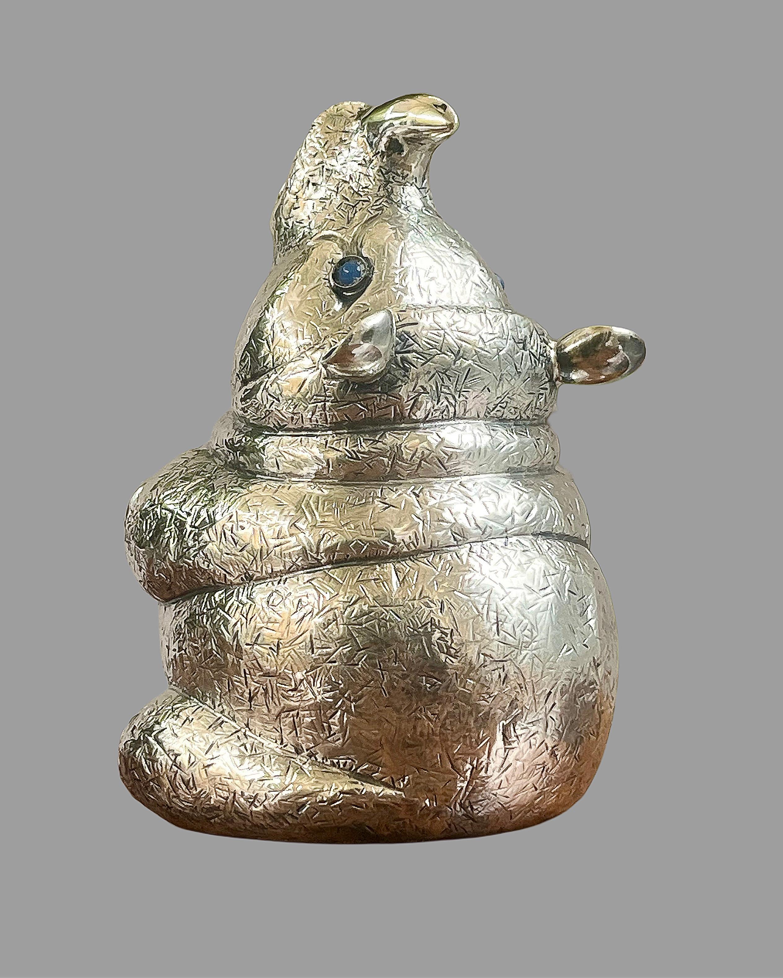 Un extraordinairement rare briquet hippopotame en argent sterling de Gianmaria Buccellati avec des yeux en pierre bleue, 20e siècle. Présentant des détails étonnants et précis, cette pièce fantaisiste et sophistiquée ajoutera du caractère à la
