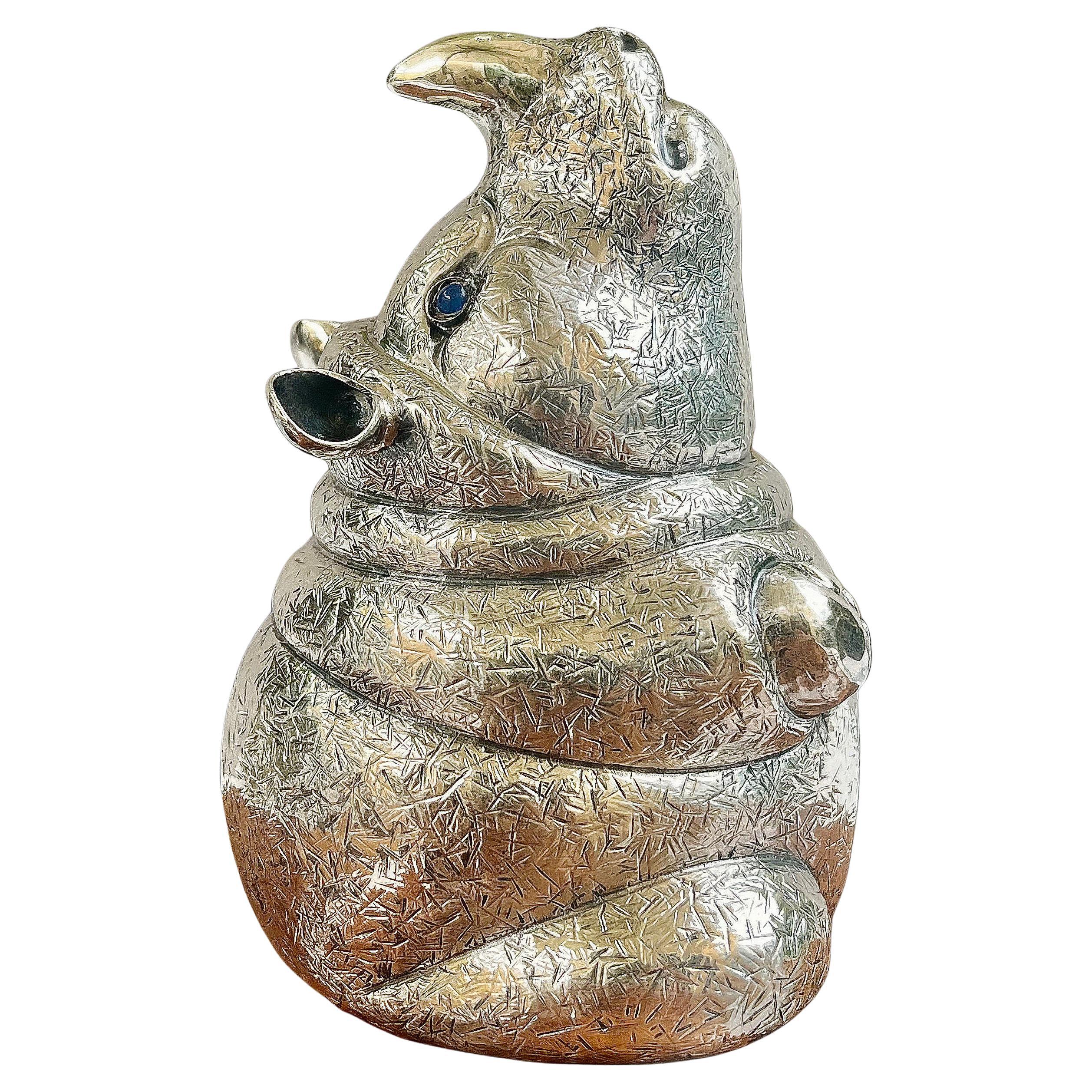 Briquet "hippopotame" en argent de Buccellati avec des yeux en pierre bleue, 20e siècle. en vente